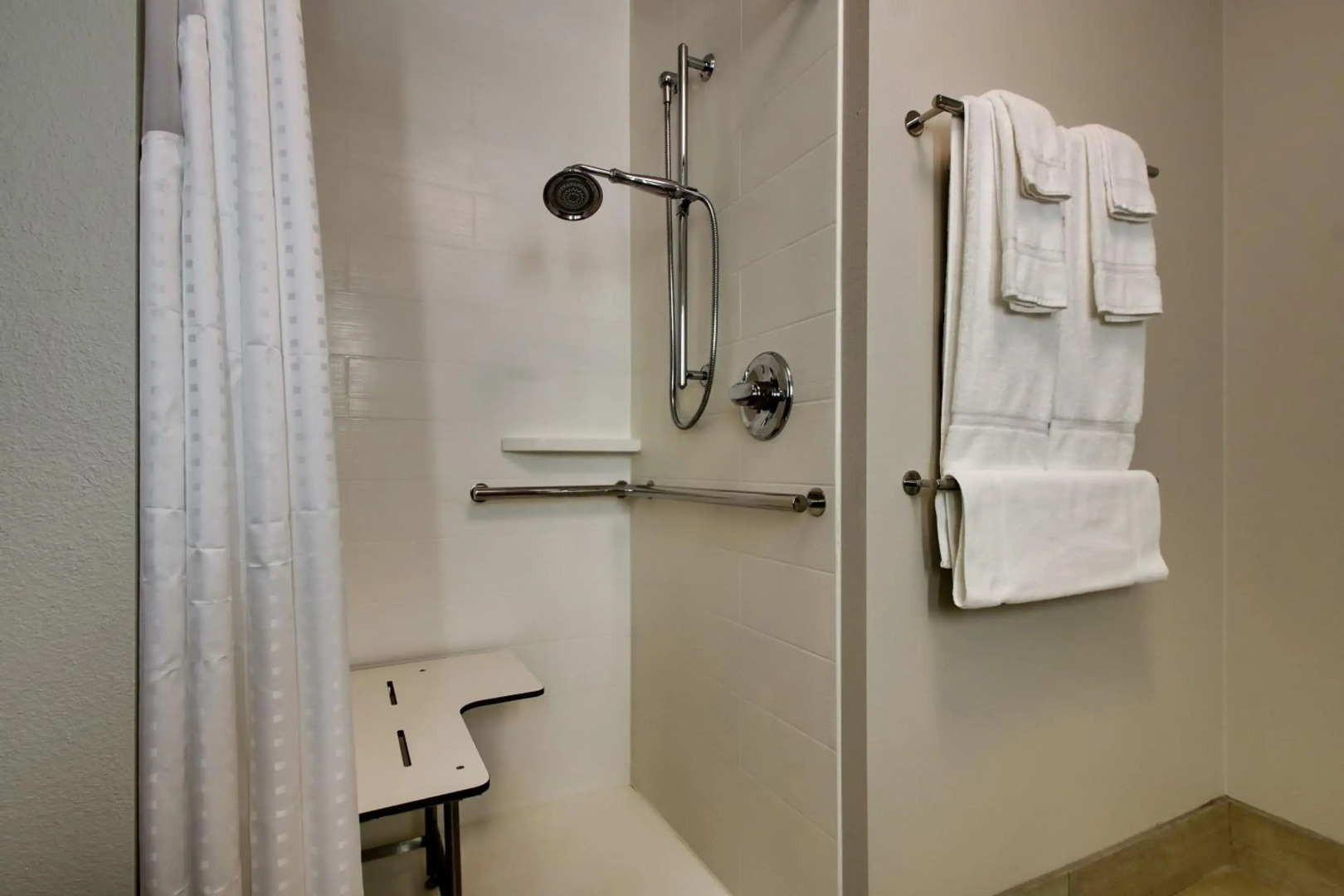 Holiday Inn Express & Suites Mount Vernon by IHG