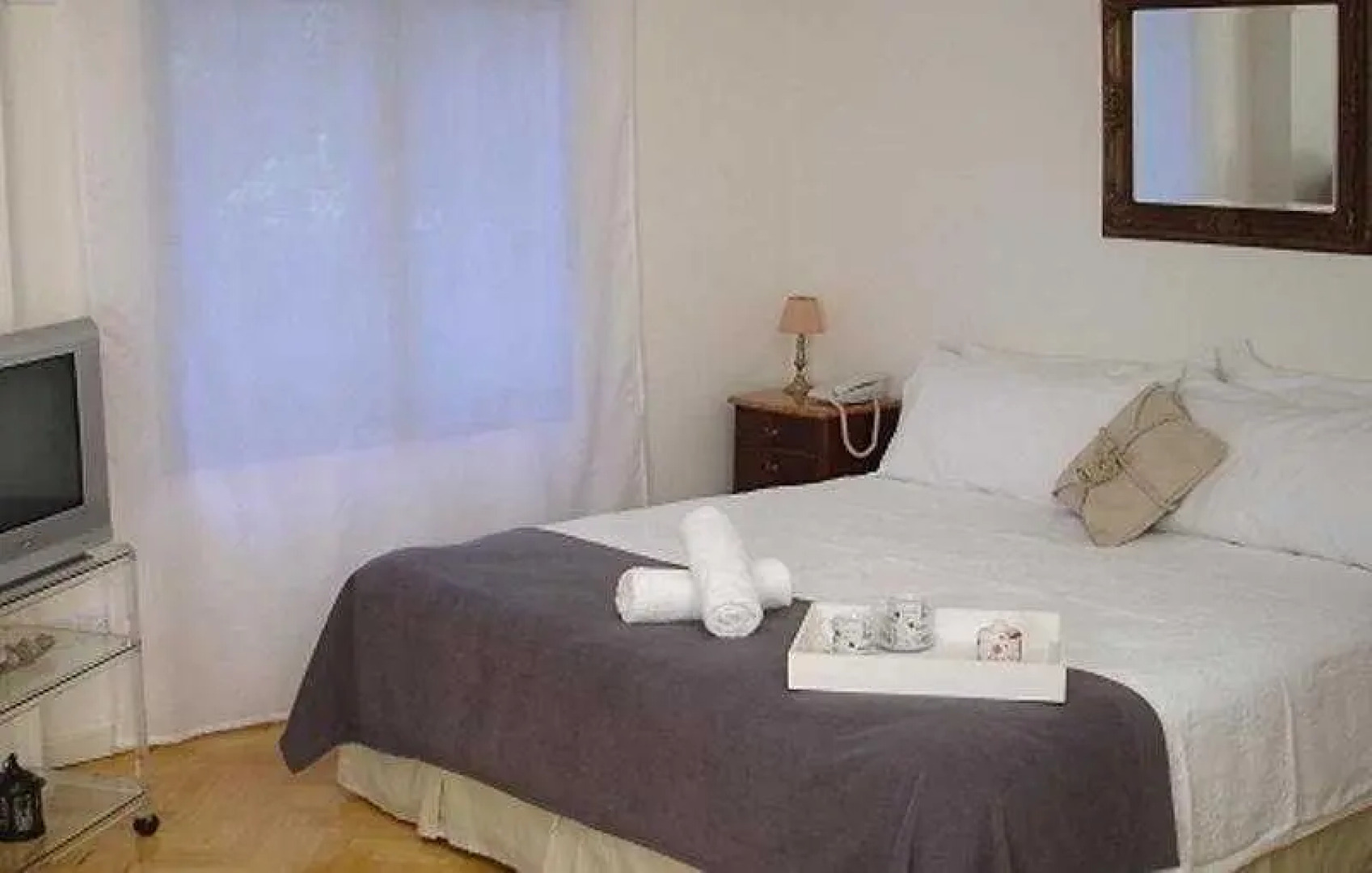 Migueletes Plaza Suites