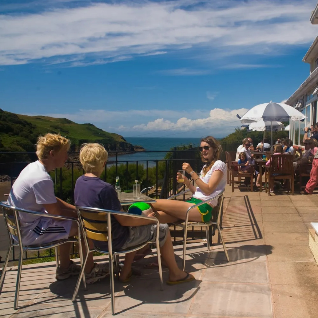 The Sun Bay Hotel & Restaurant