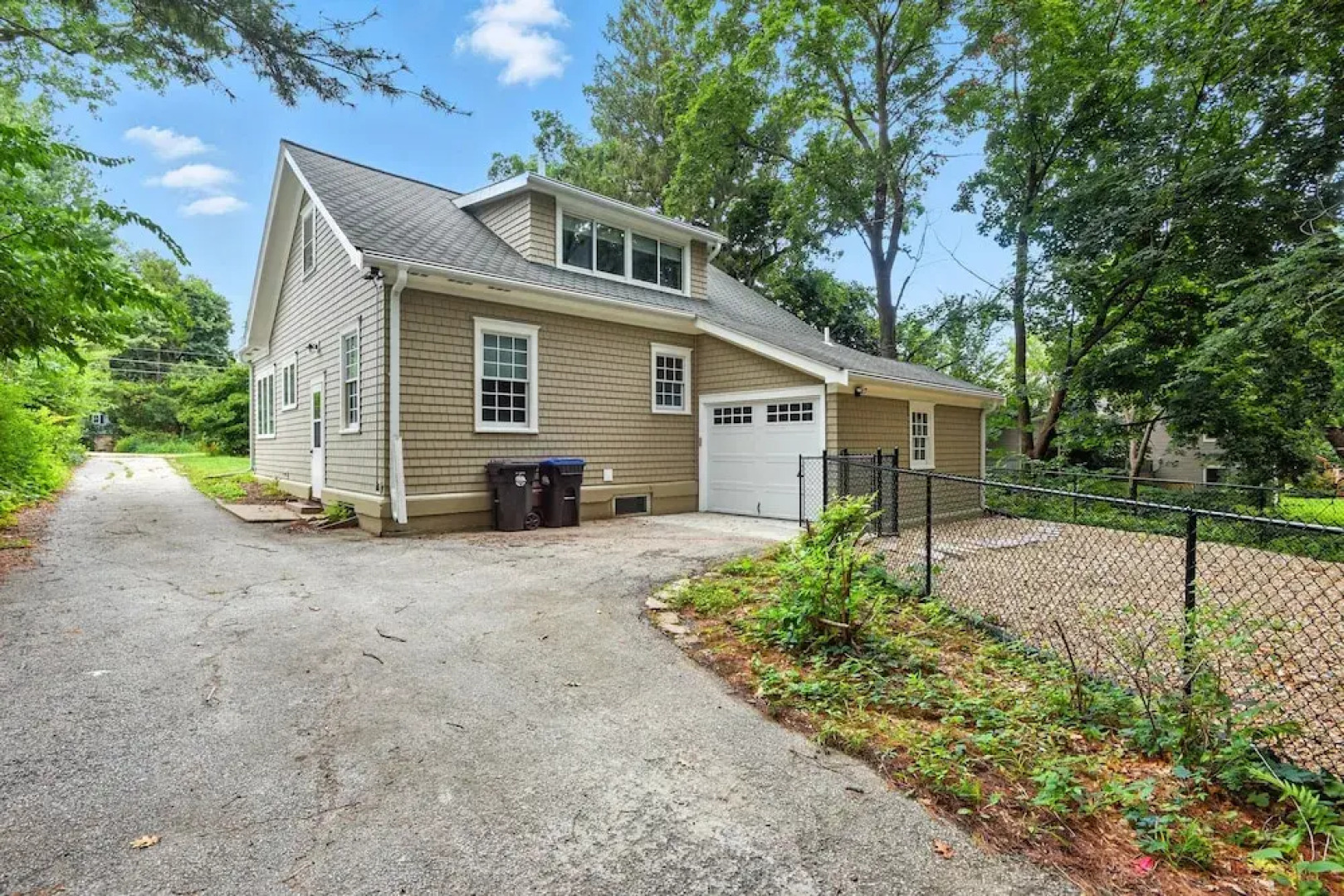 Charming Manville Heights Cottage Retreat 3 Bedroom Home