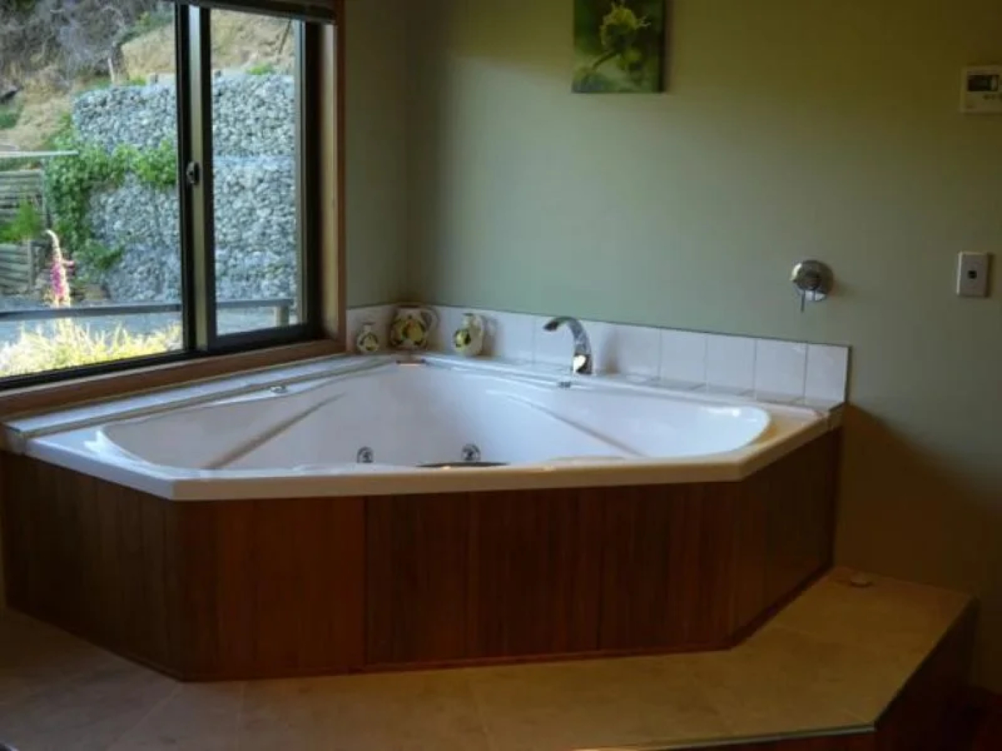 Okiwa Bay Lodge