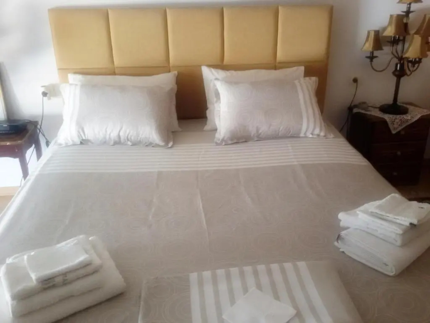 Sea & City - 10 min drive to the beach & Athens Airport
