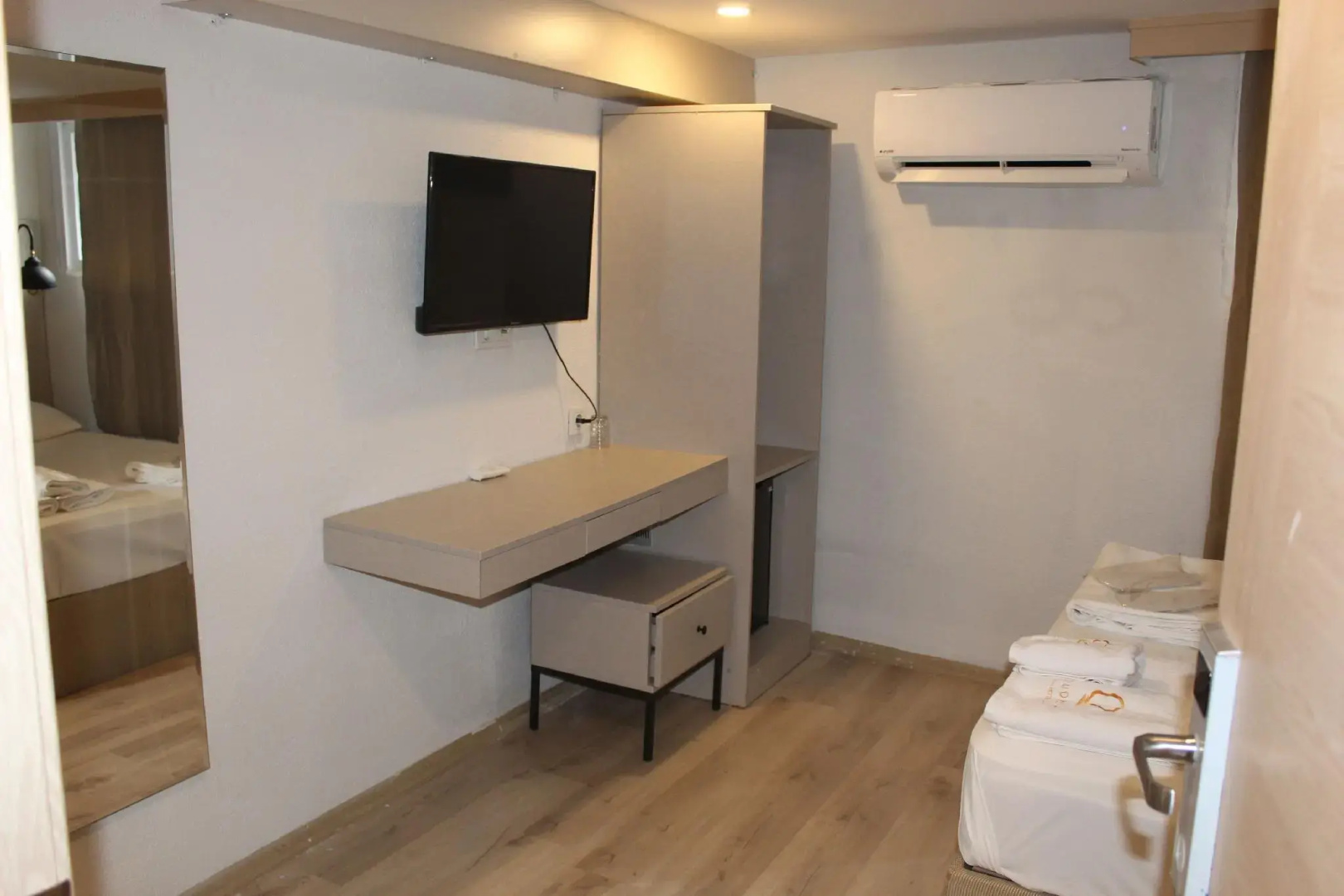 The Lola Hotel