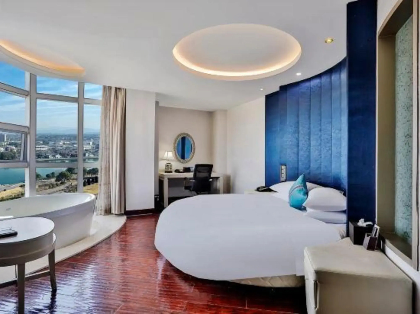 Long You West Lake Hillview International Hotel