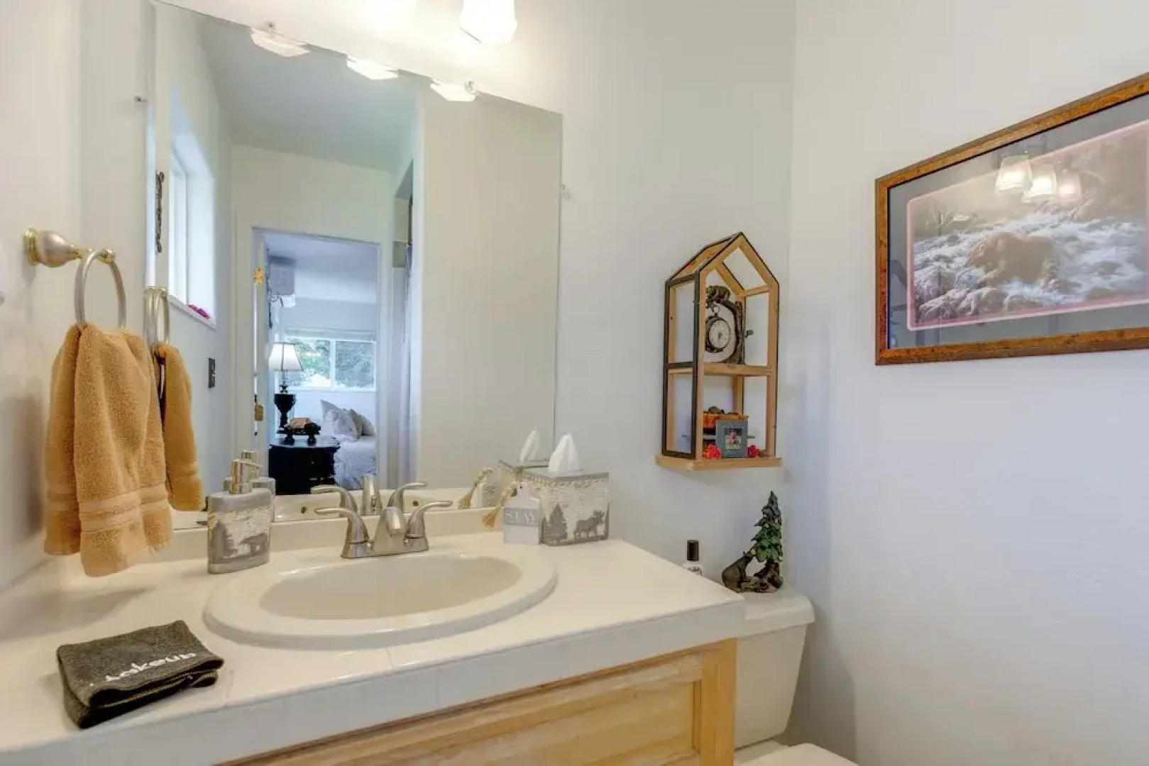 Modern Creekside Home: 9 Mi to Downtown Denver