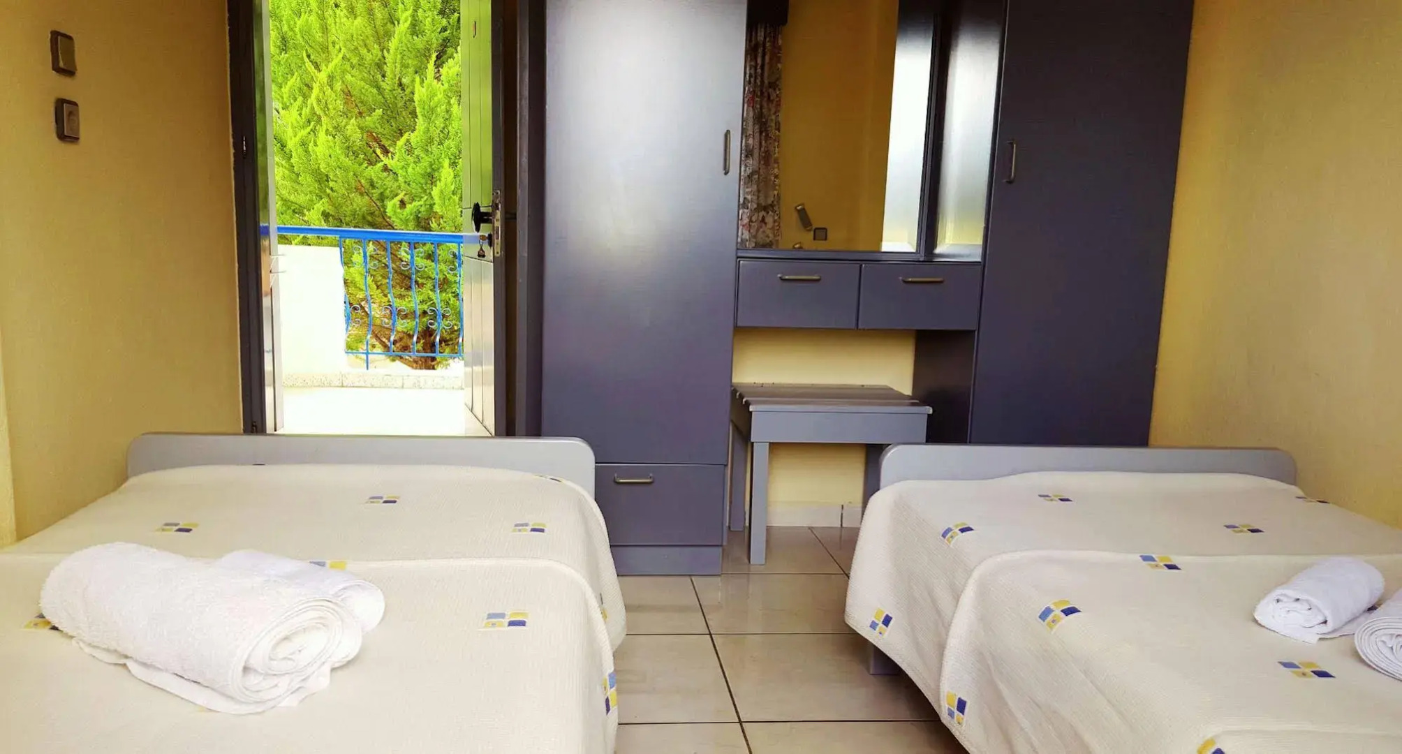 Roditsa Patritsia Apartments