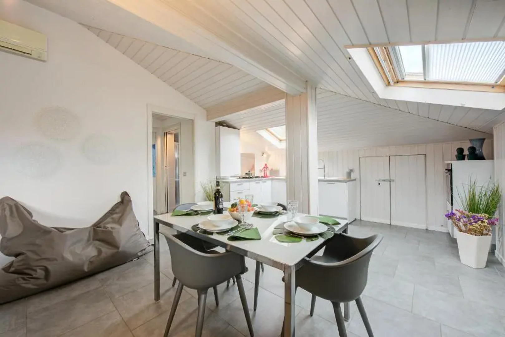 White Paradise Rooftop Stunning Lake View