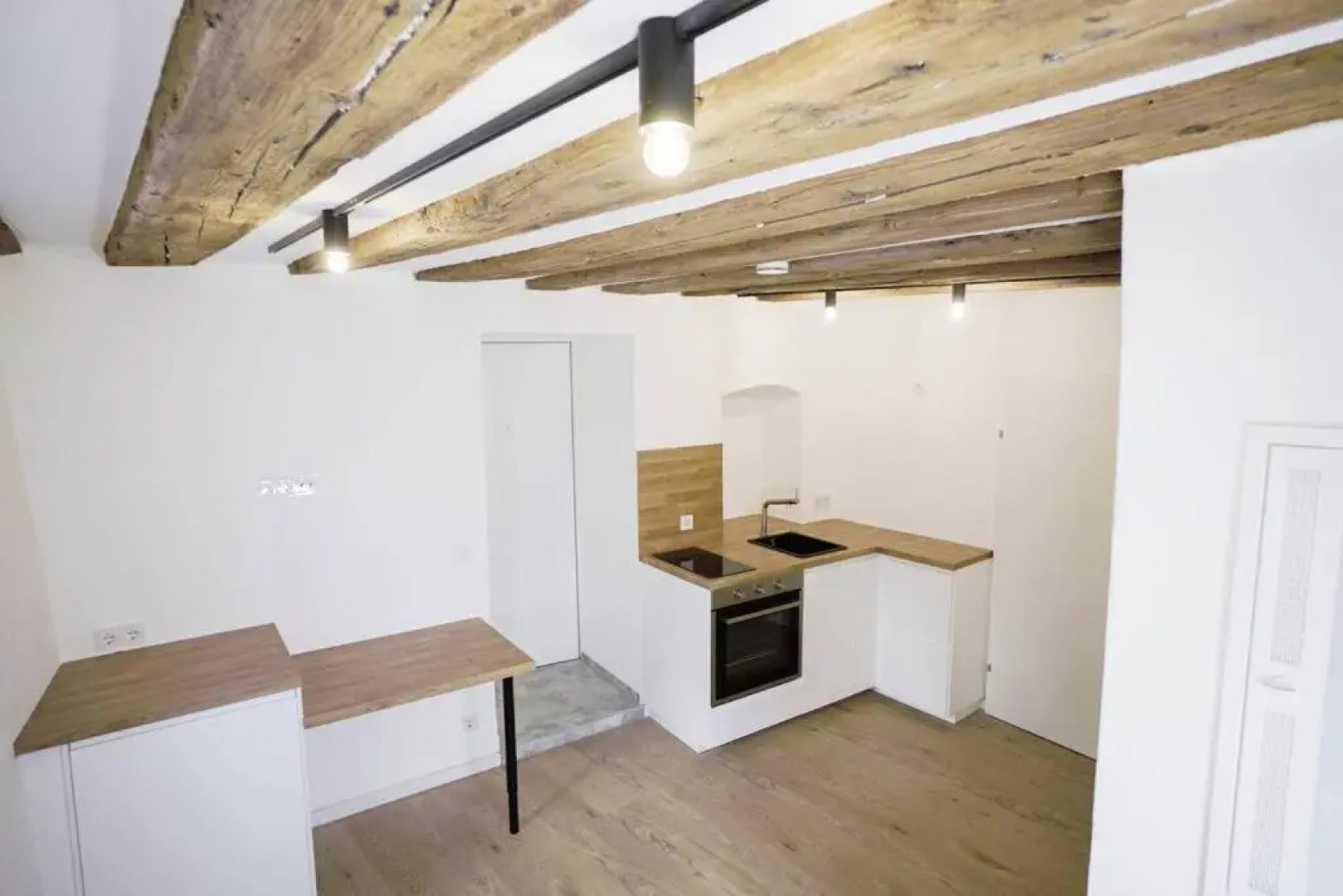 Cozy/Tiny/Creative living in a historical old town