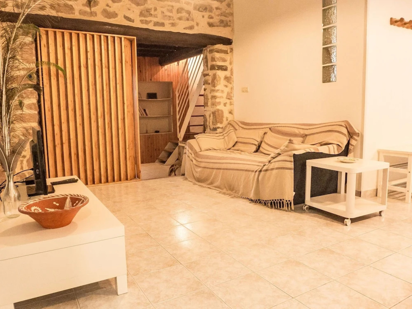 Charming Hunting Lodge near Loupian with garden