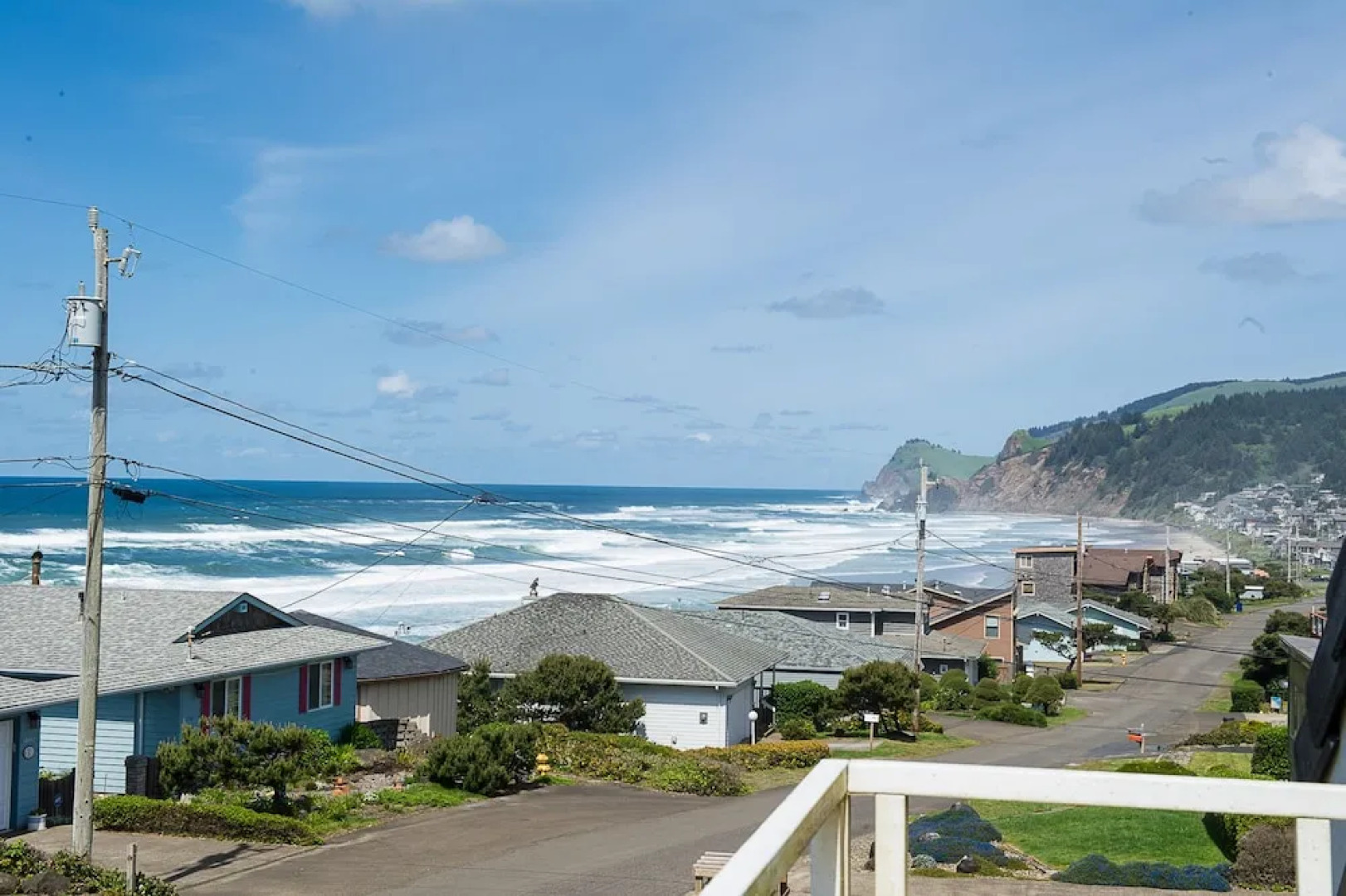 The Tides Inn in Lincoln City 4 Br home by RedAwning
