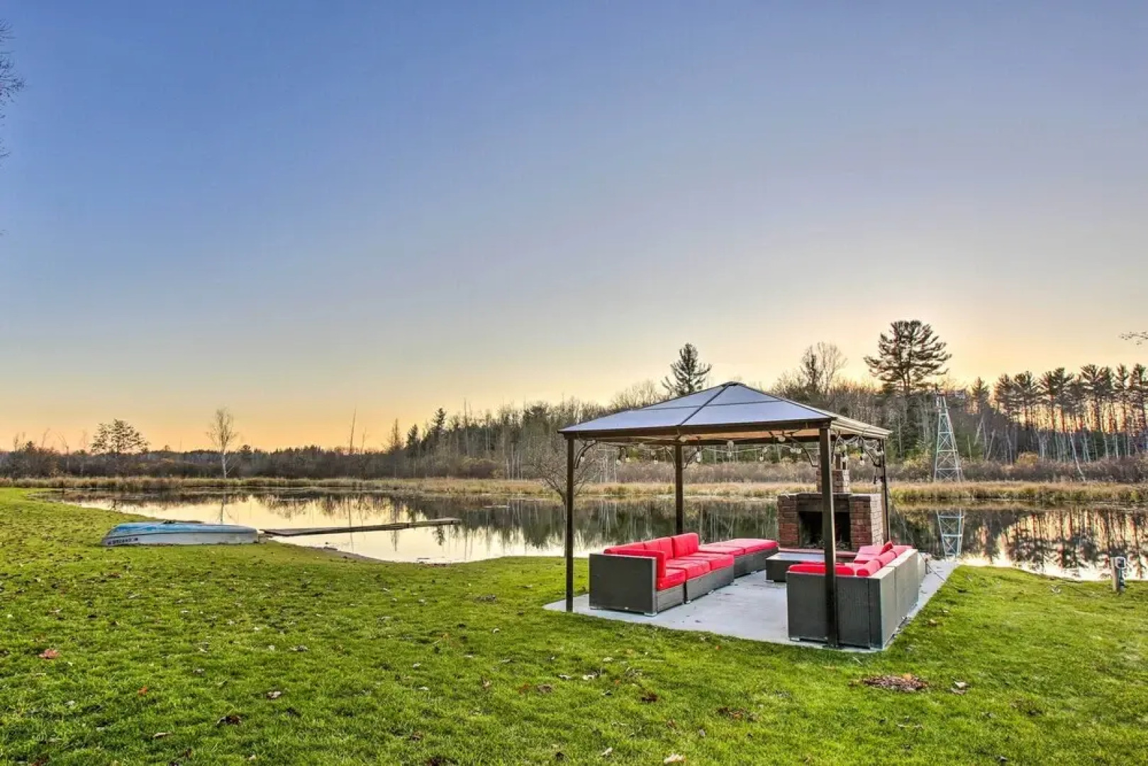 Sun-dappled Cadillac Gem w/ Kayaks & Grill!
