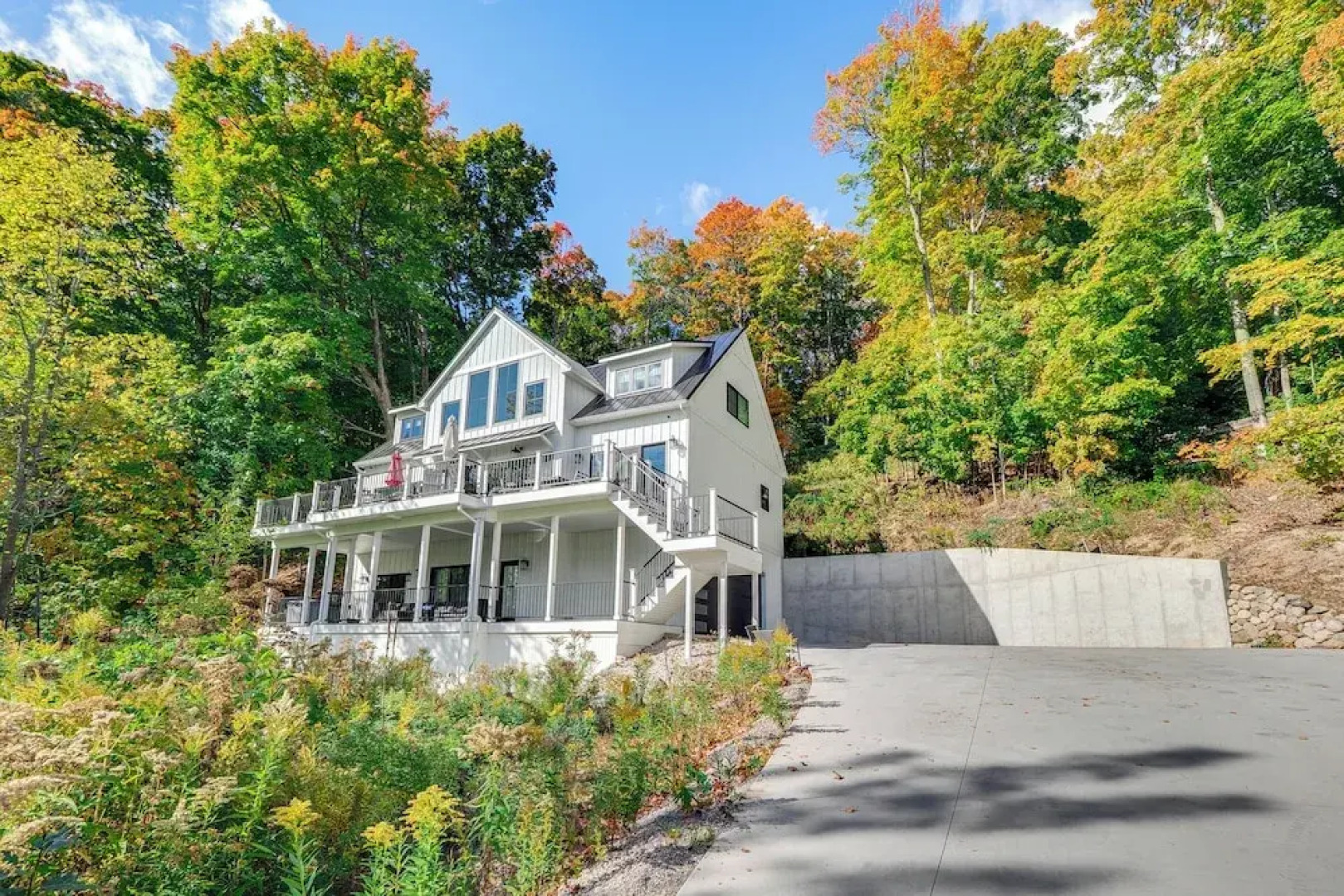 Hot Tub & Fire Pit: Suttons Bay Home Near Wineries