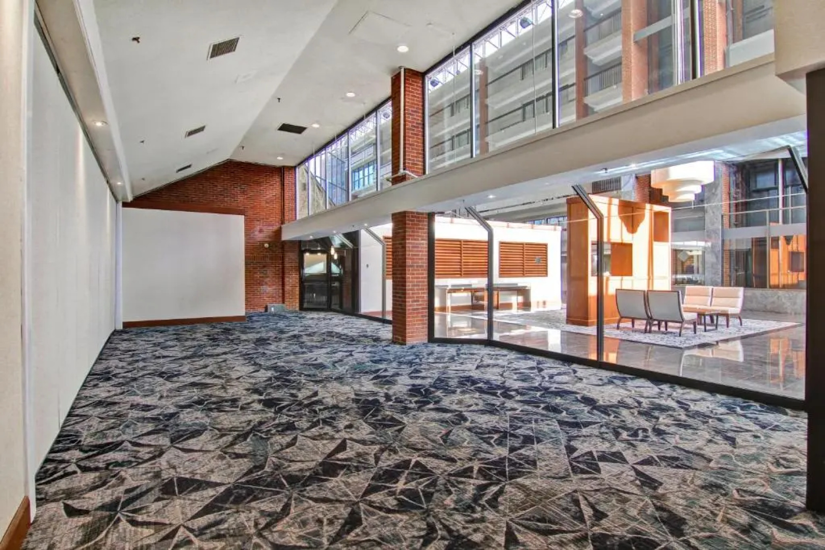 Holiday Inn Oakville Centre by IHG