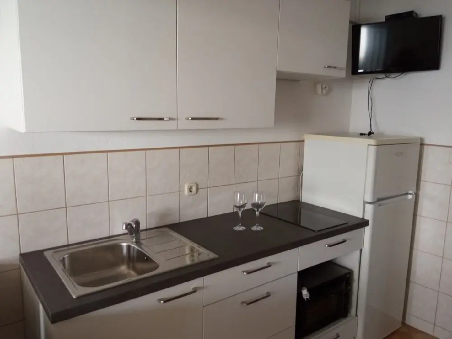 Edi - Amazing Location by the sea - A3