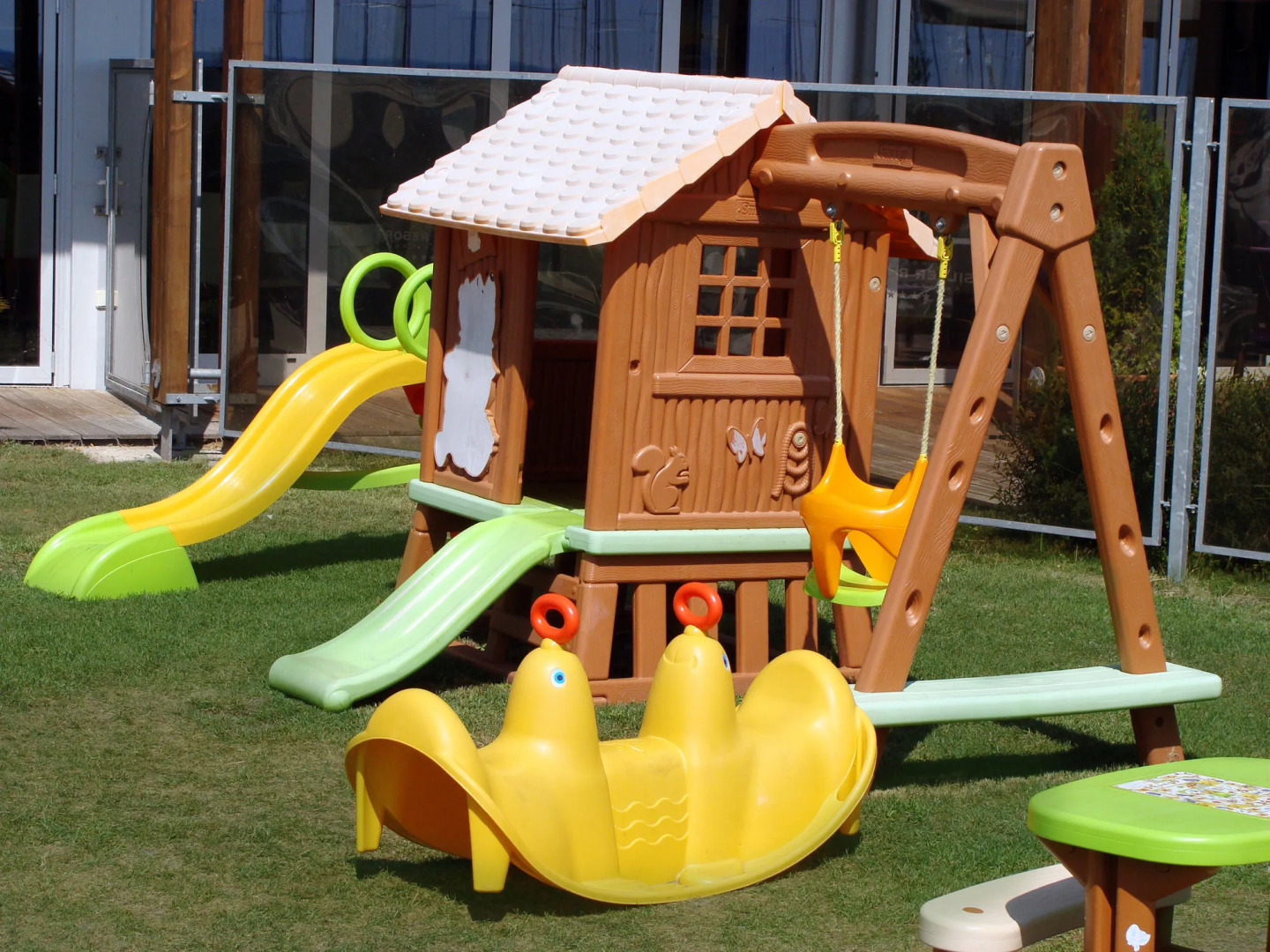 Hotel Golden Lake Resort