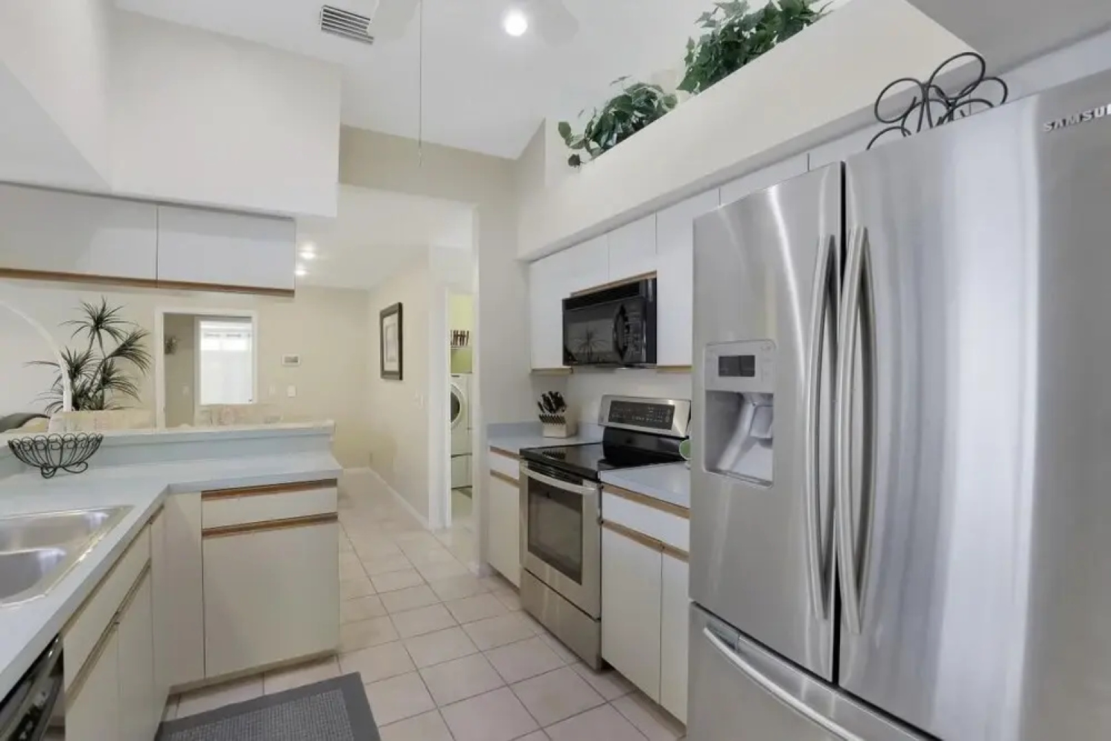316 Edgewater Court