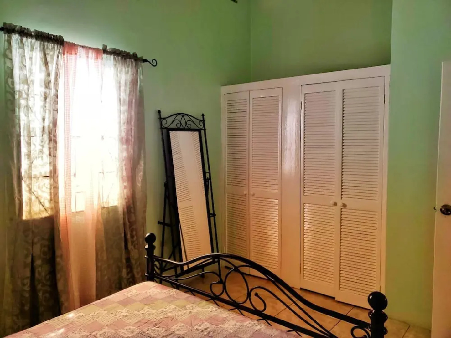 2 Bed-sleeps 4-gated Community-5 Min Town Centre