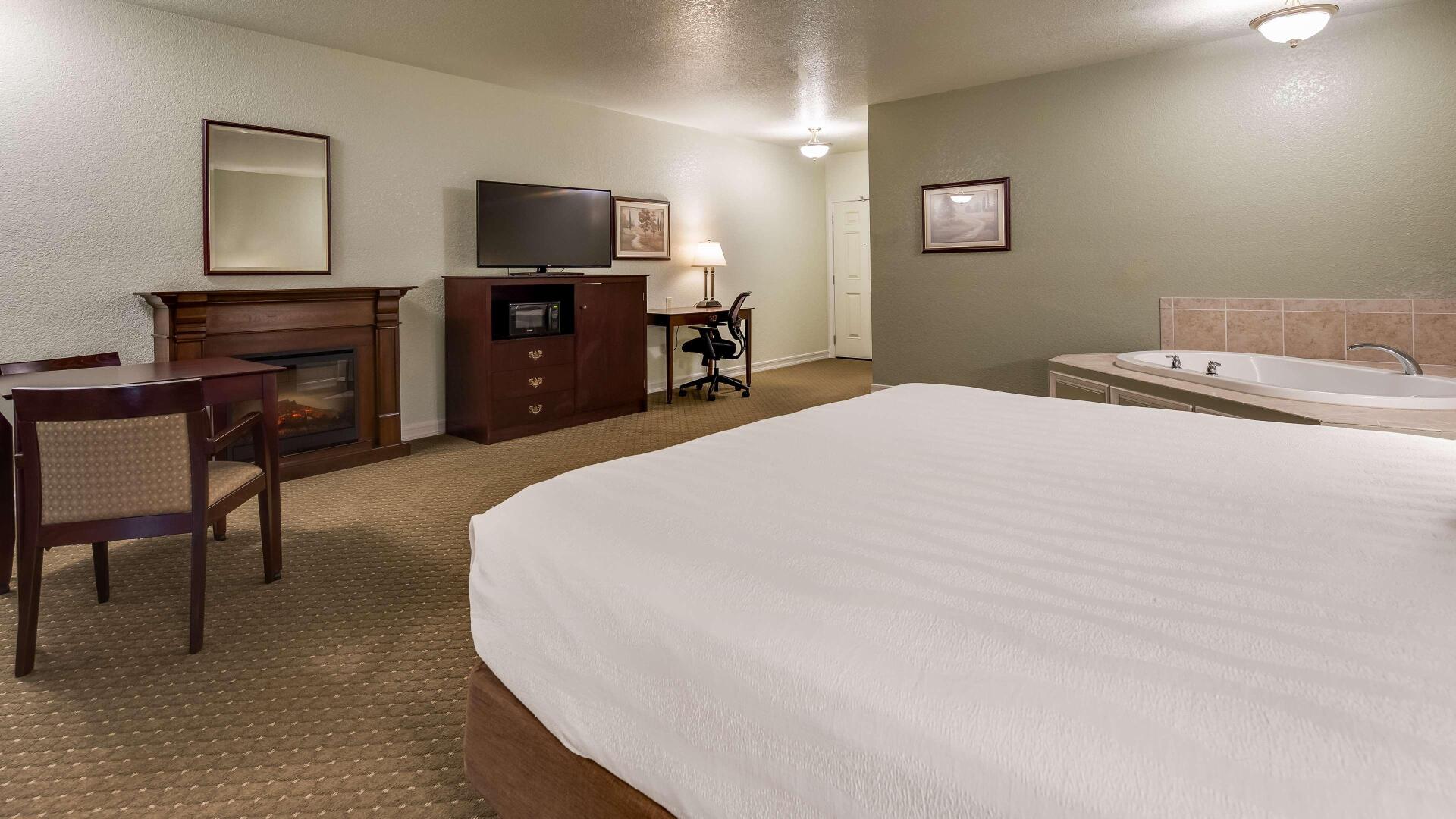 Best Western Plus Bayshore Inn