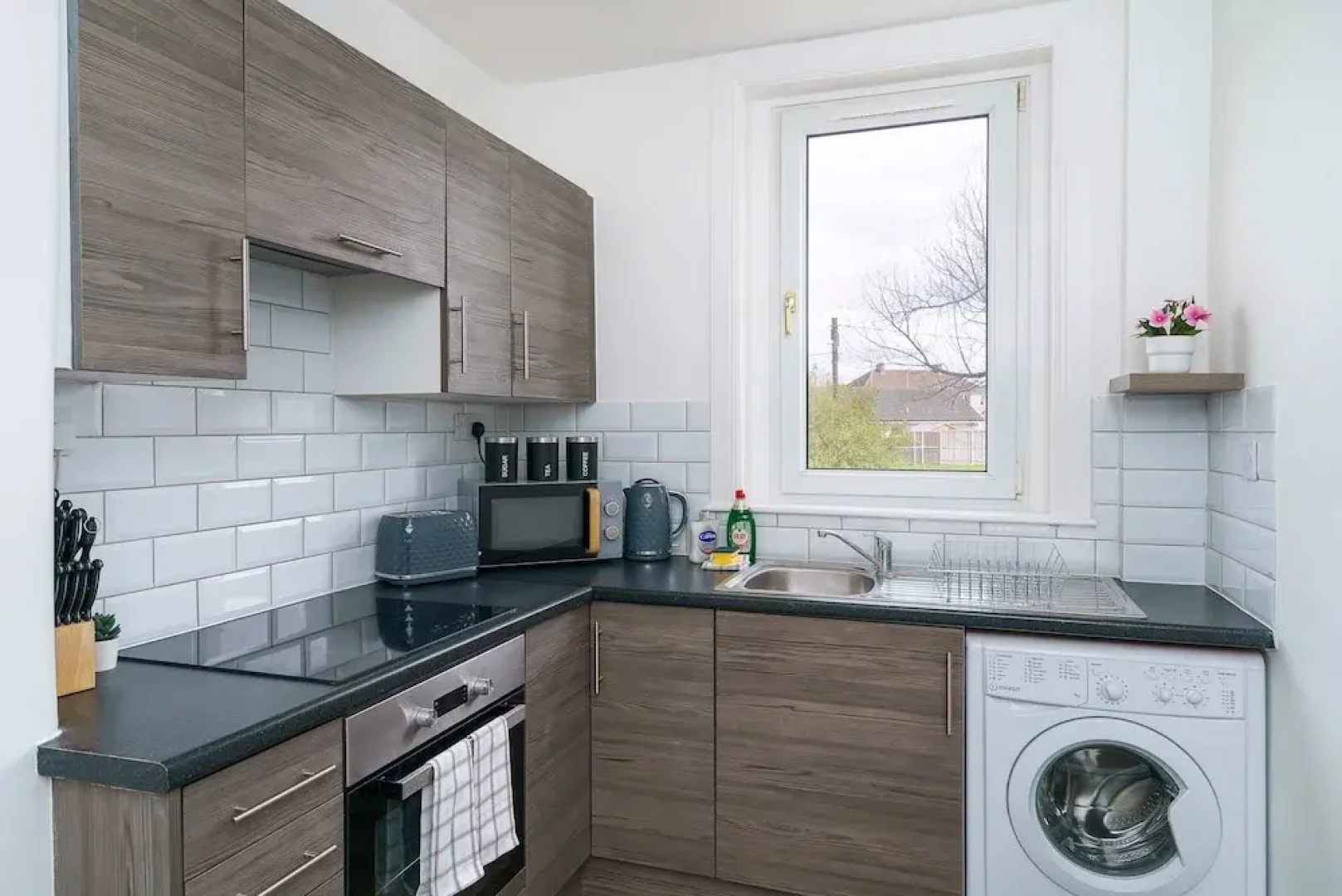 Free Parking - 2 Bedroom Flat
