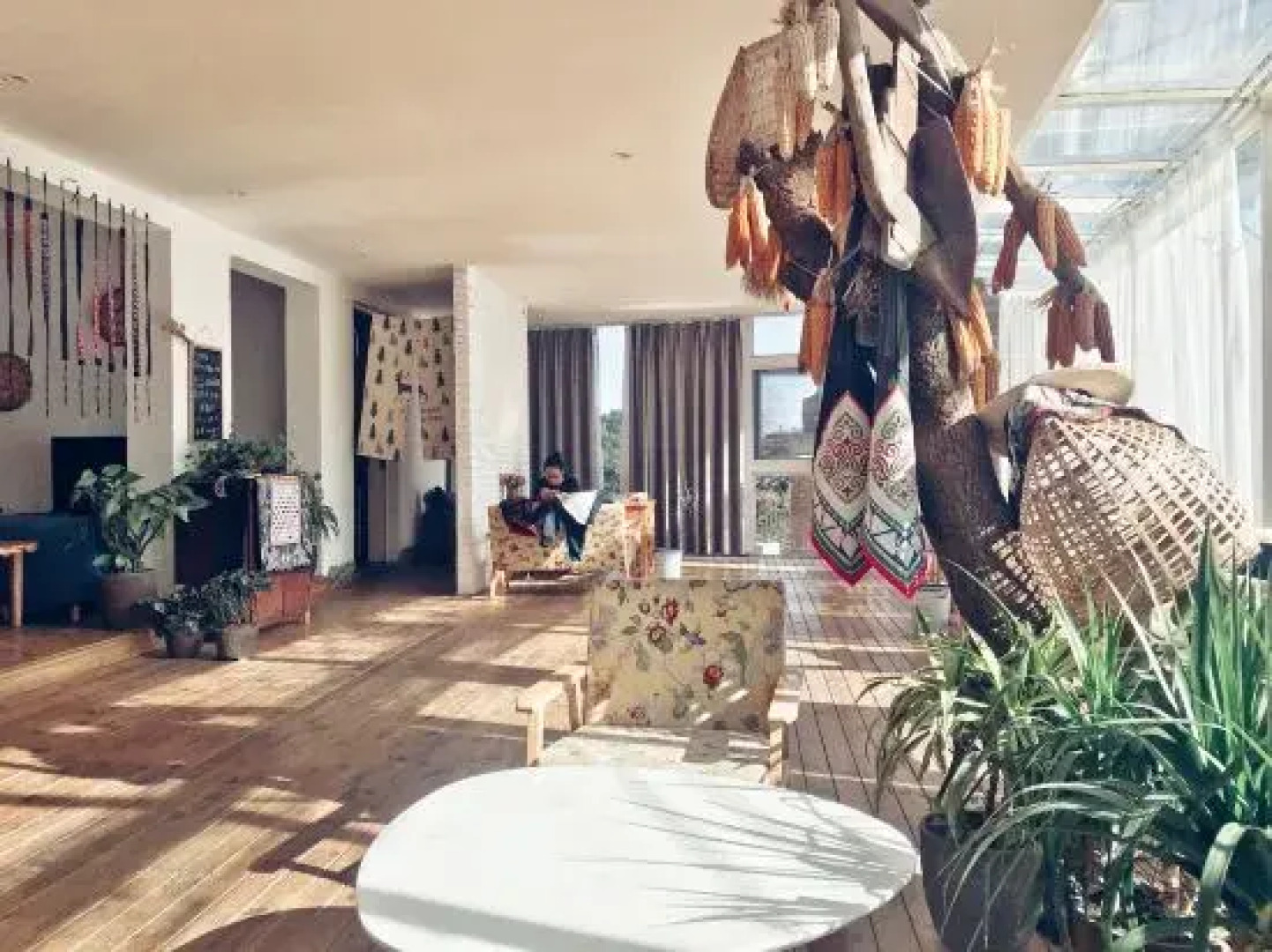 A place to watch the sunrise over the sea of clouds and terraces