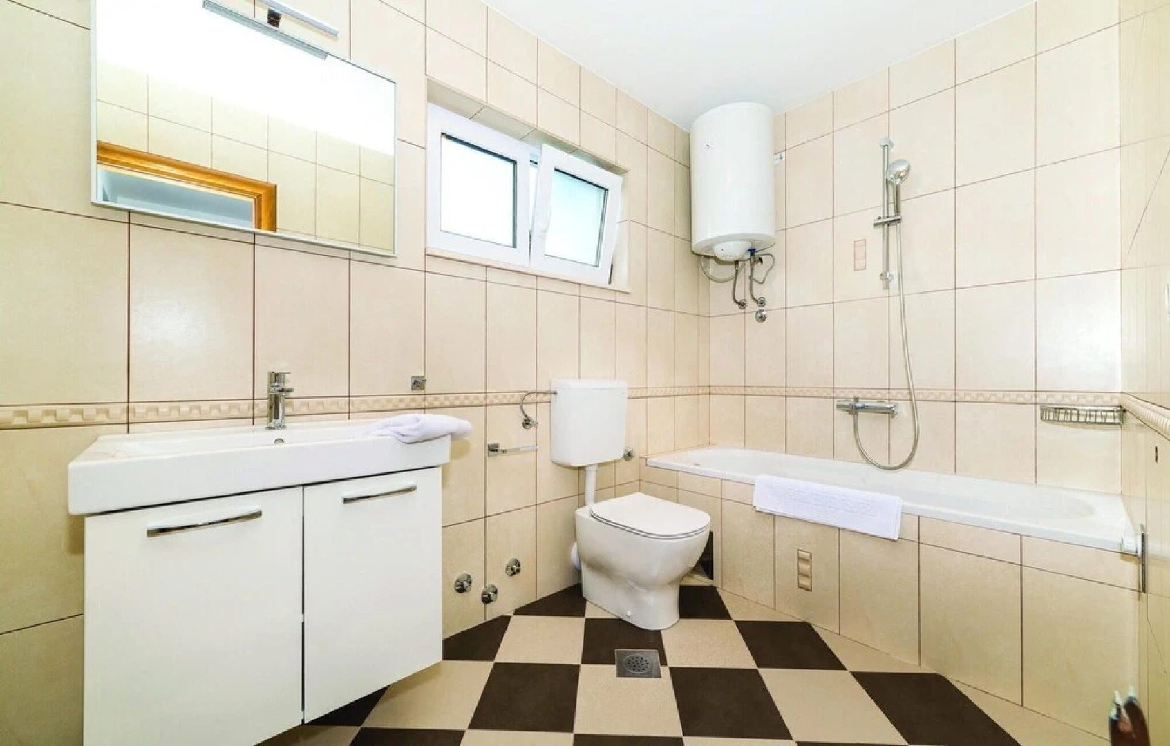 Amazing Home in Trilj with Hot Tub, WiFi & 4 Bedrooms