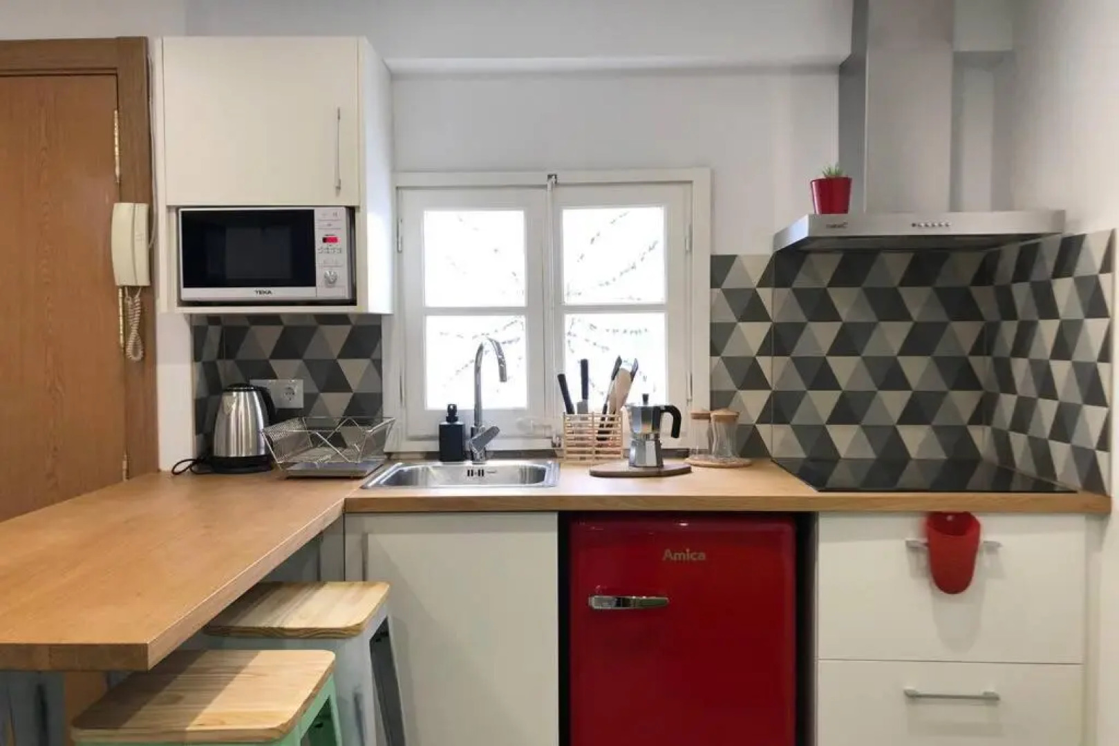 M3 Terrace. Cool apartment 15 min center by metro