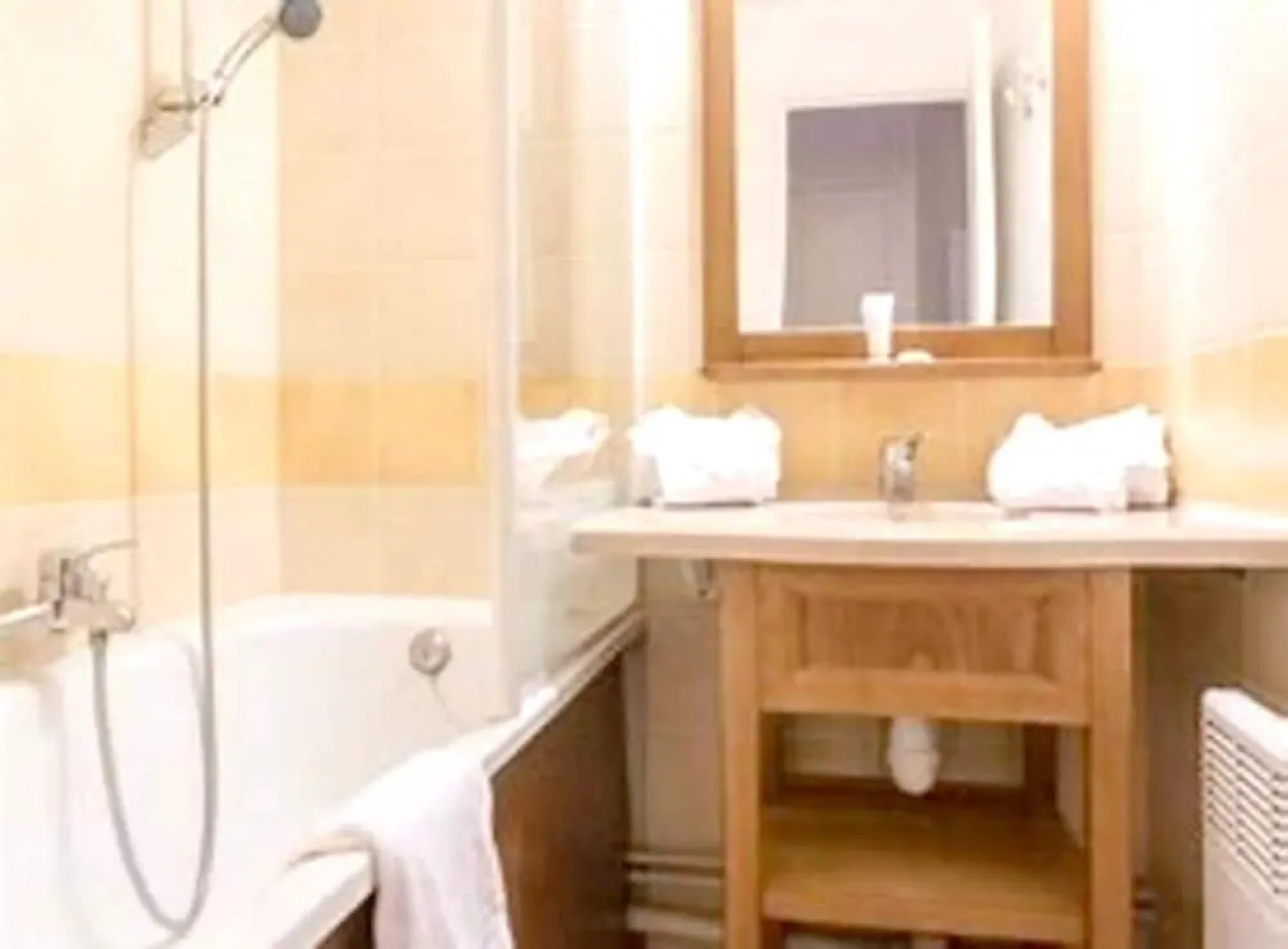 Apartment With 2 Bedrooms in Monflanquin, With Wonderful Lake View, Shared Pool, Furnished Garden