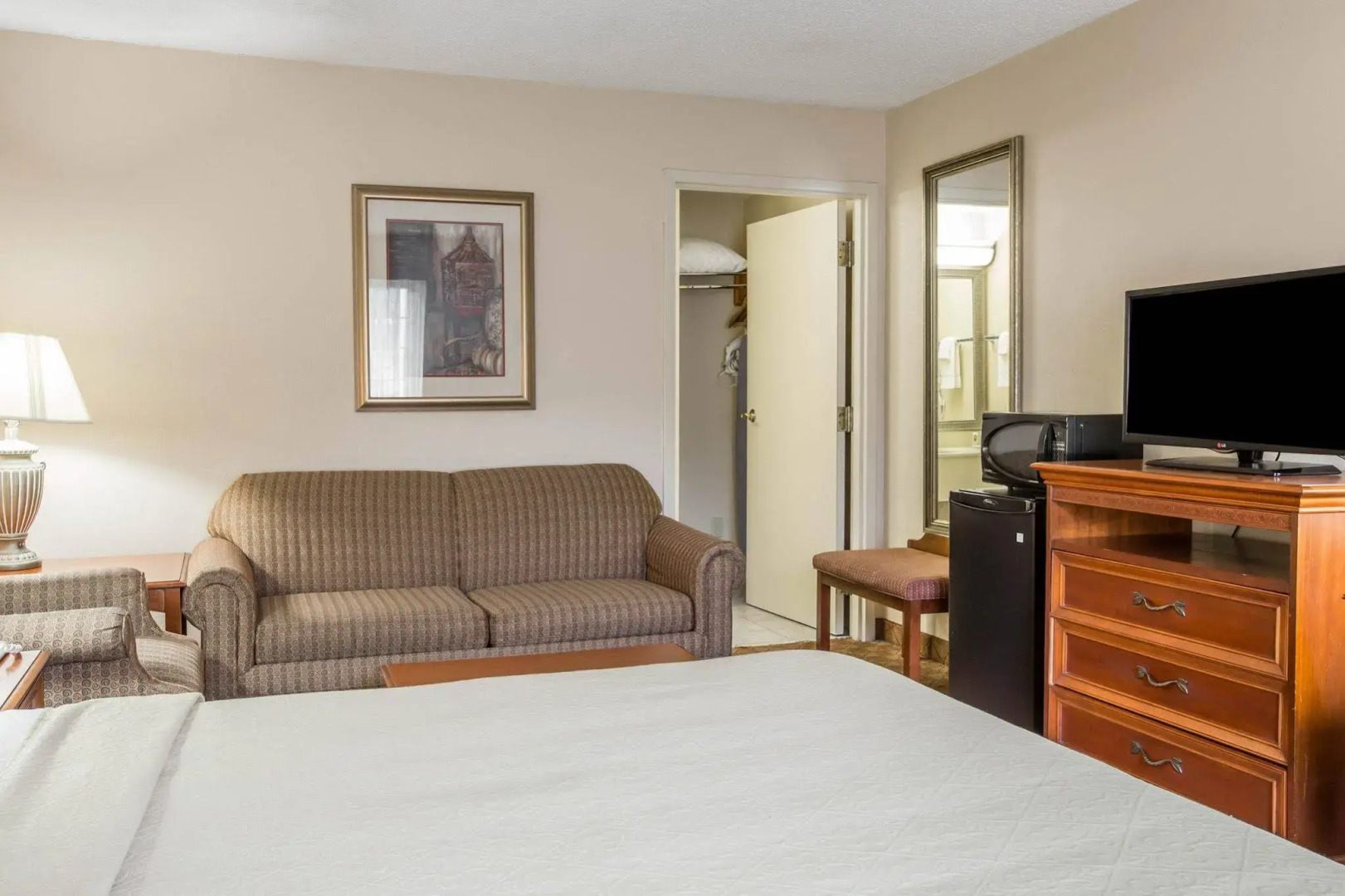 Quality Inn & Suites Hanes Mall