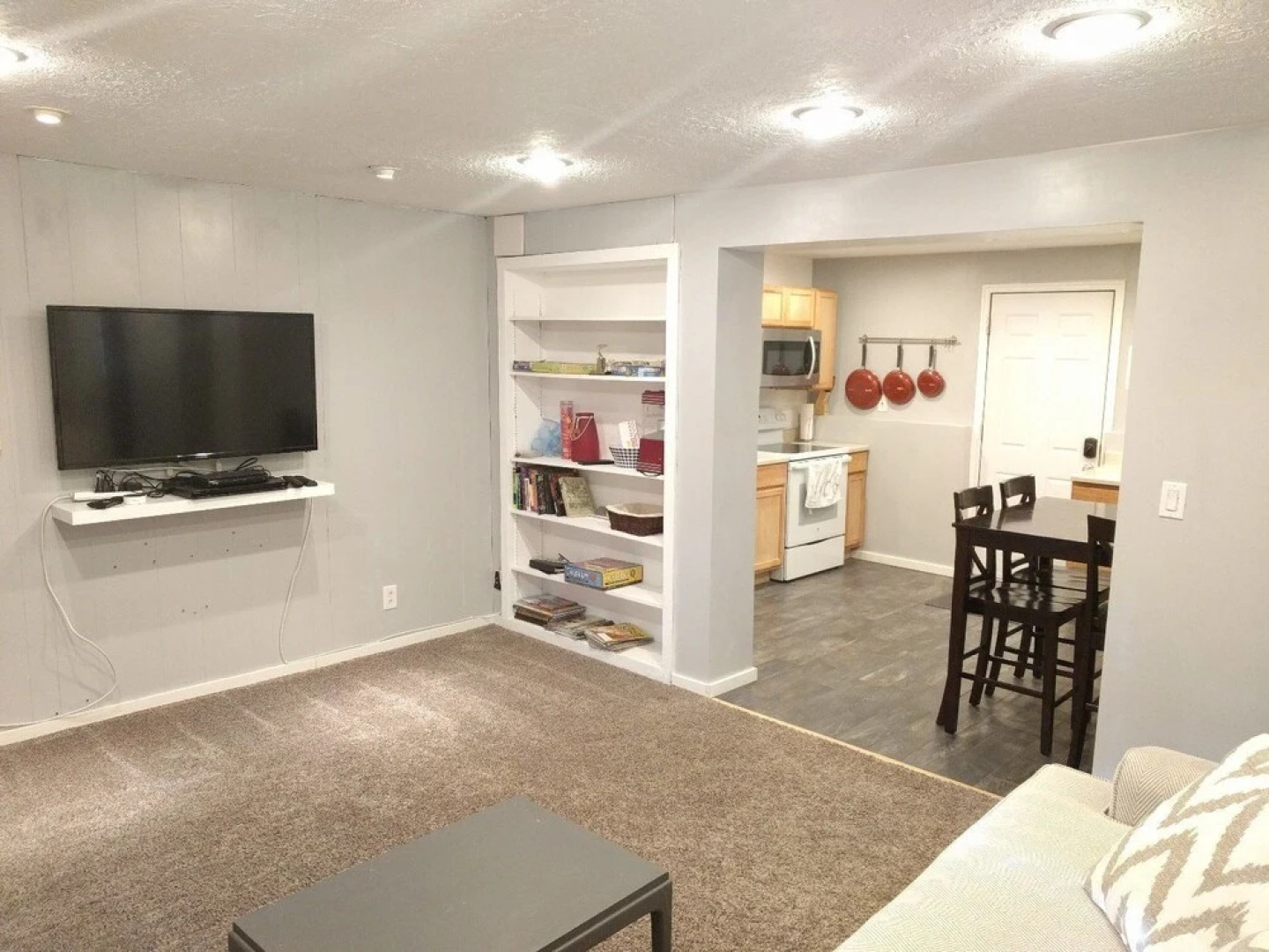 2 Bedroom Basement Apartment Quiet Neighborhood