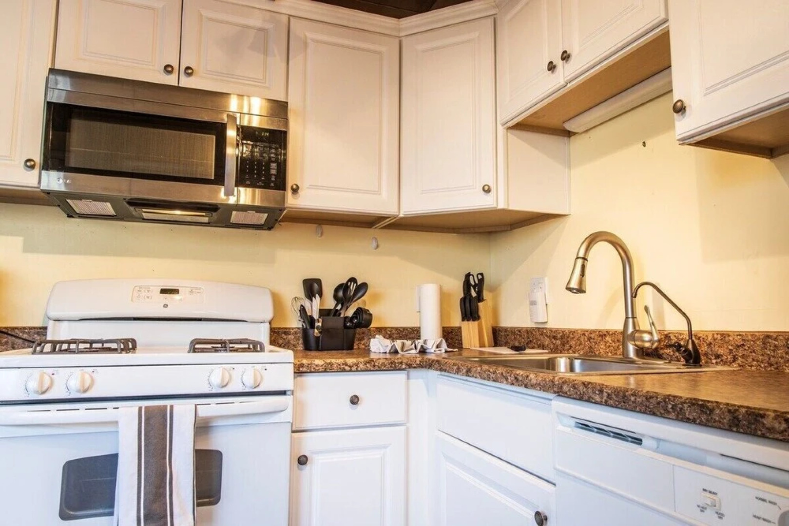 Sunny Two Bed in Richmond