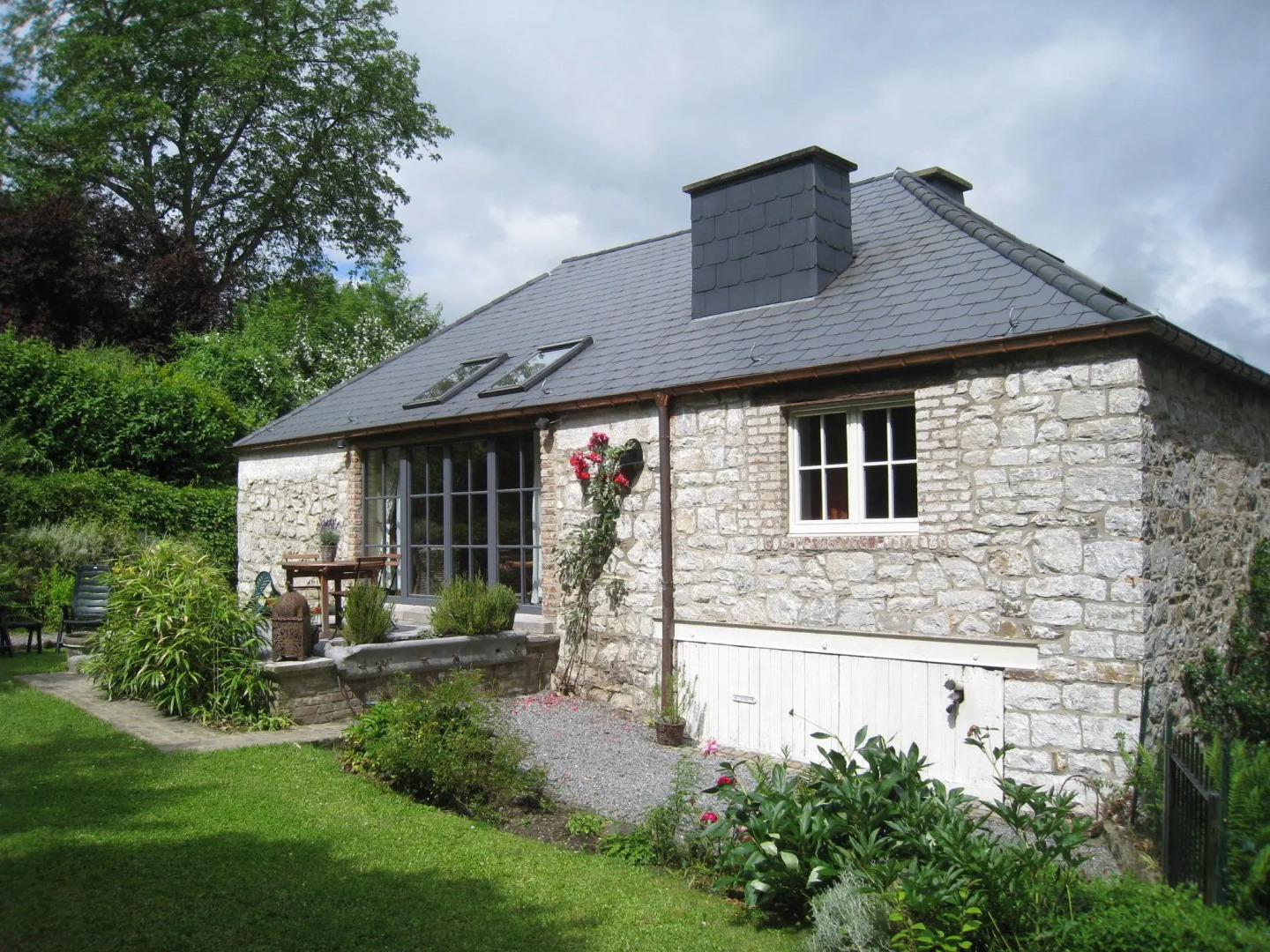Charming Cottage in Anseremme With Fenced Garden