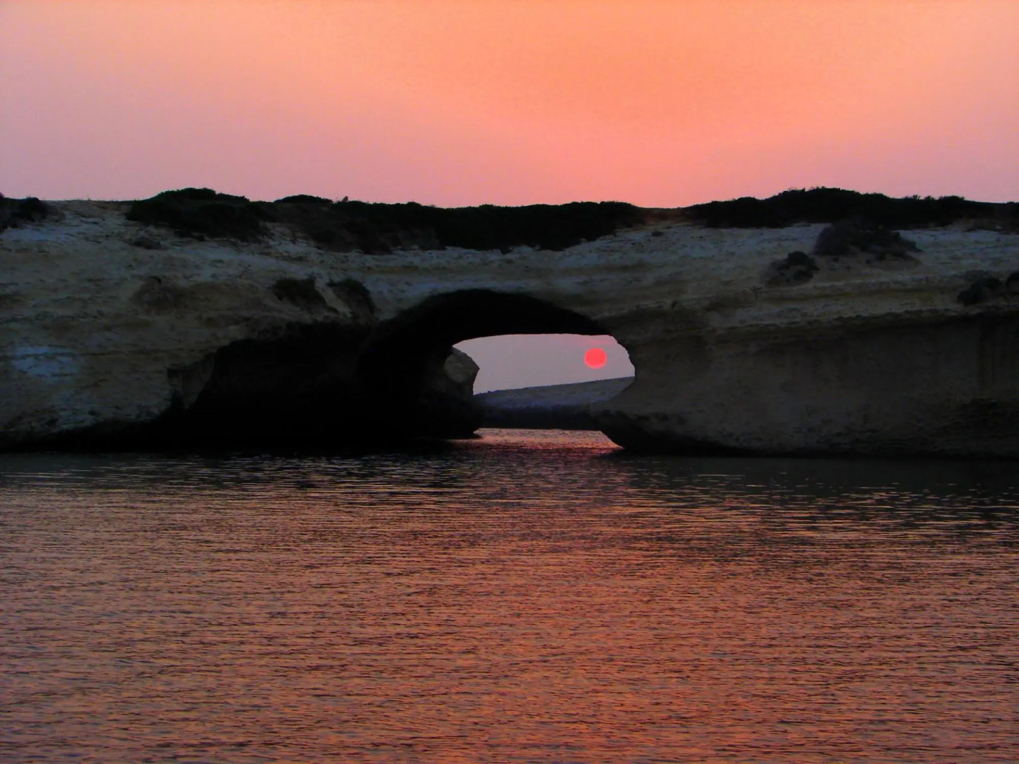 Seafront holiday home twenty meters from the western shore of Sardinia in S'archittu Beach-Casa del Giglio