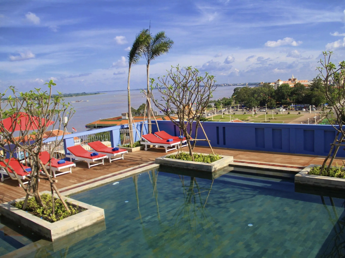 Frangipani Royal Palace Hotel