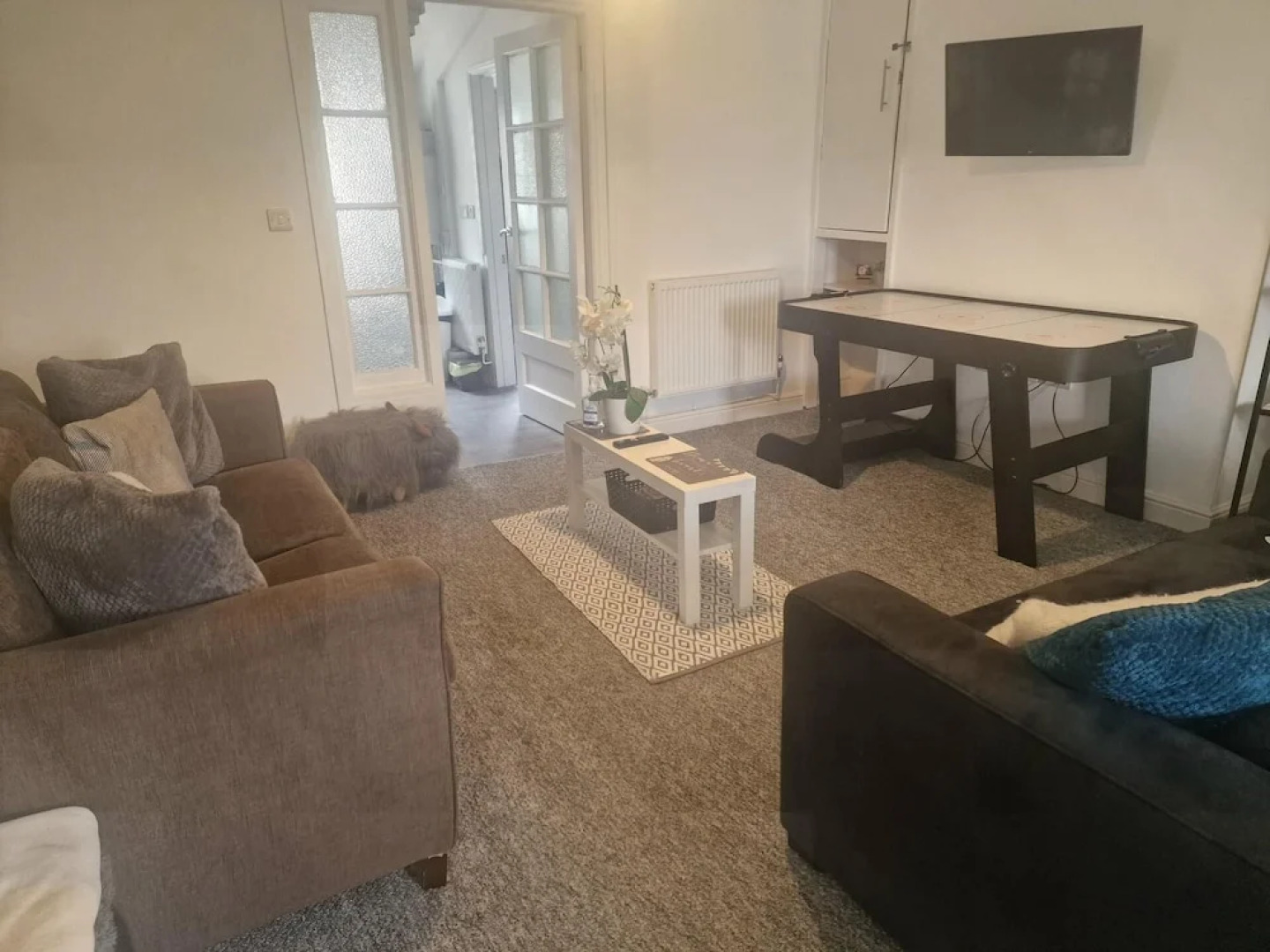 3br-sleeps6-petsok-off Road Parking-garden