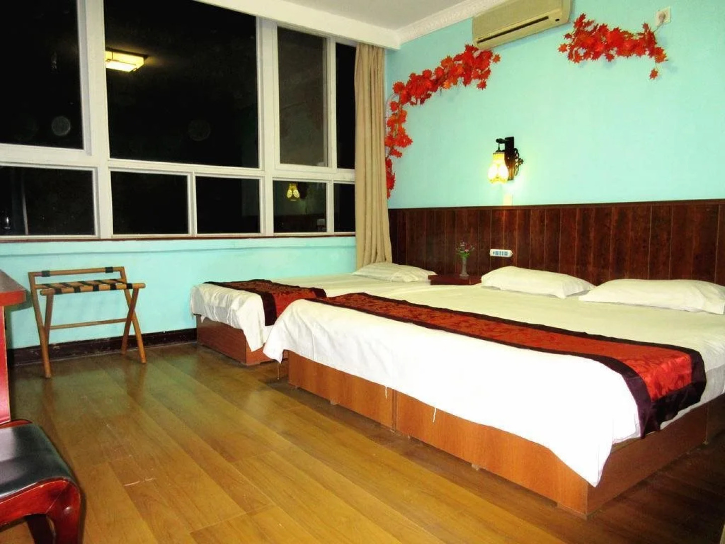 25 Four Seasons Youth Hostel