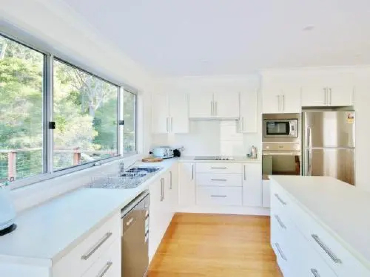 Elaine at Hyams 4pm Check Out Sundays