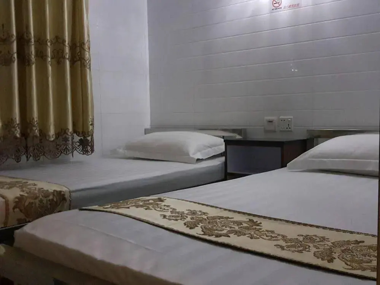 Lucky Hotel - Carlton Group of Hostels