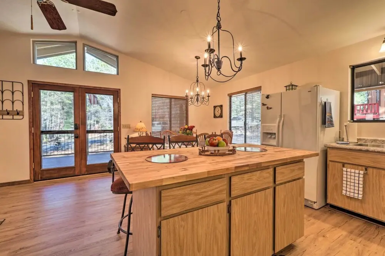 Munds Park Mountain Getaway: Hike, Golf & Unwind!