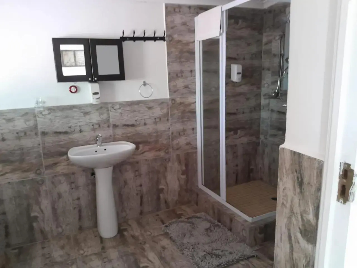 El Shadai Guest House