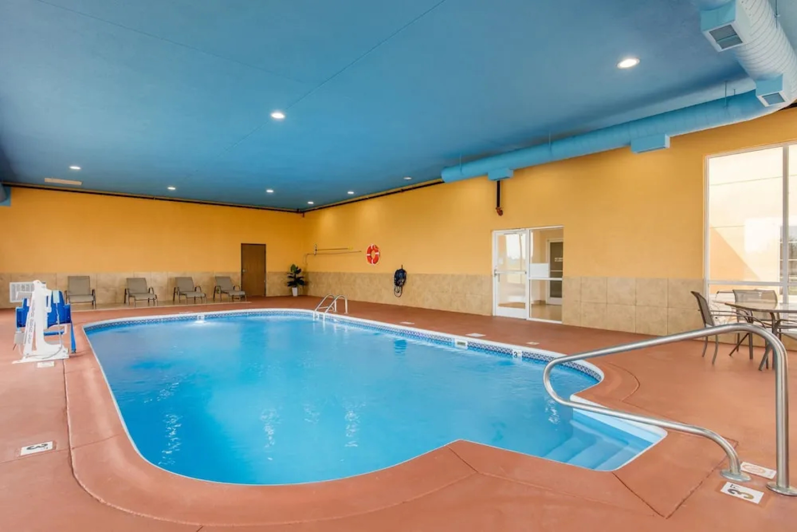 Broadbent Inn and Suites