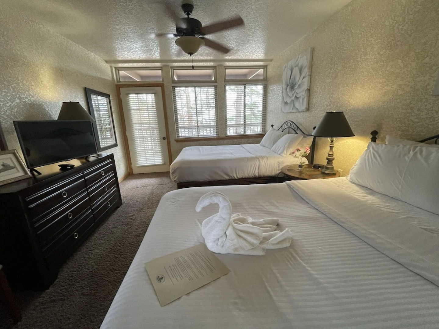 Mountain Harbor Lodge cottage on Lake Ouachita by RedAwning