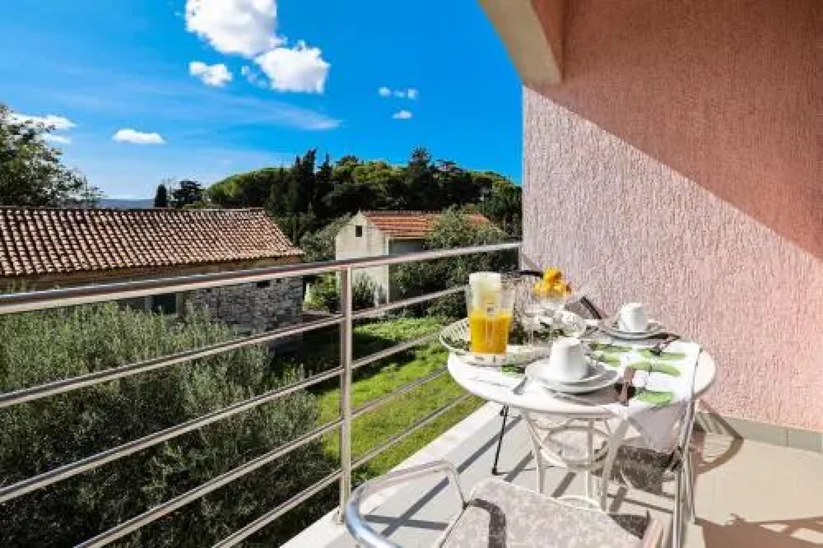 Apartment and Rooms Santini