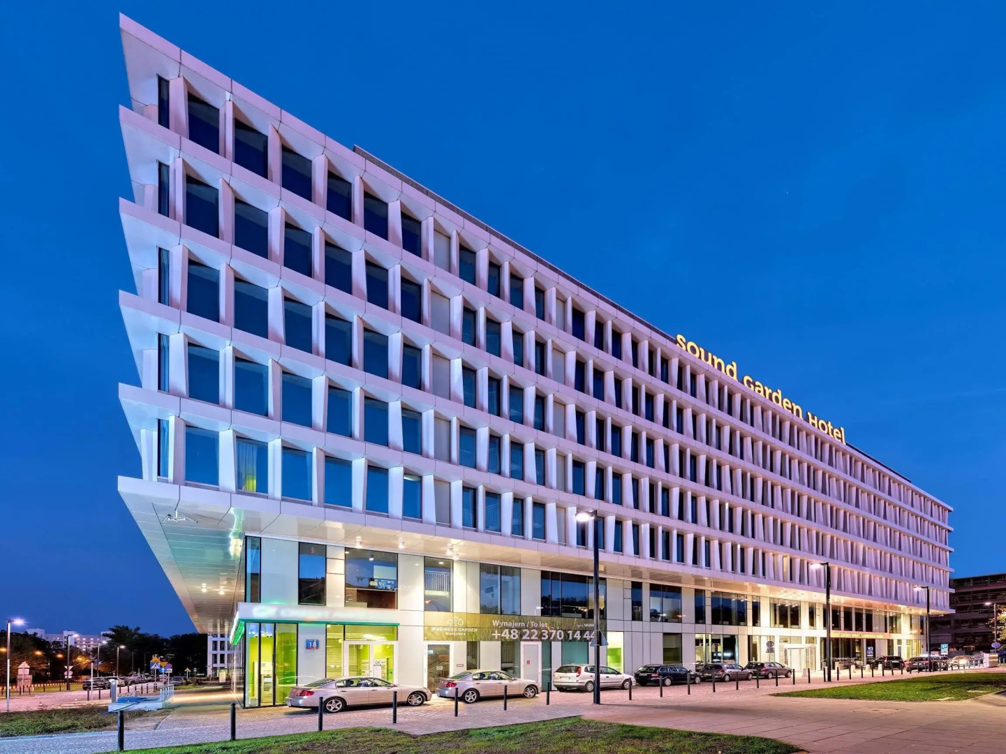 Sound Garden Hotel Airport