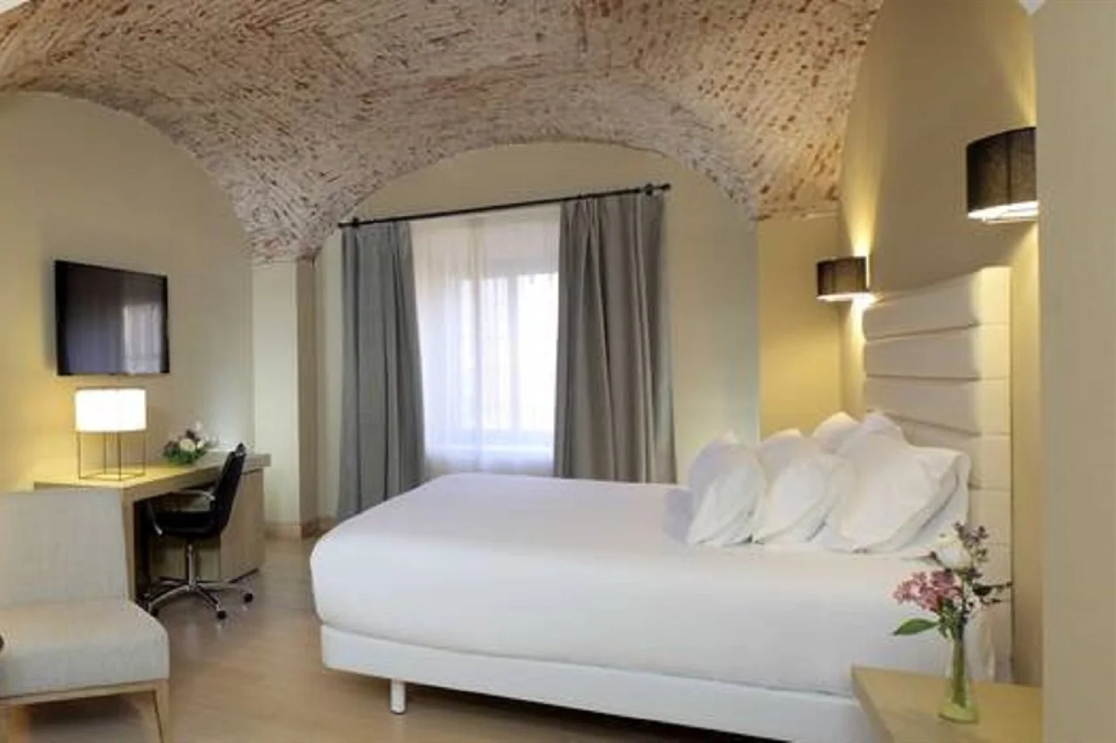 Отель NH Collection Cáceres Palacio de Oquendo