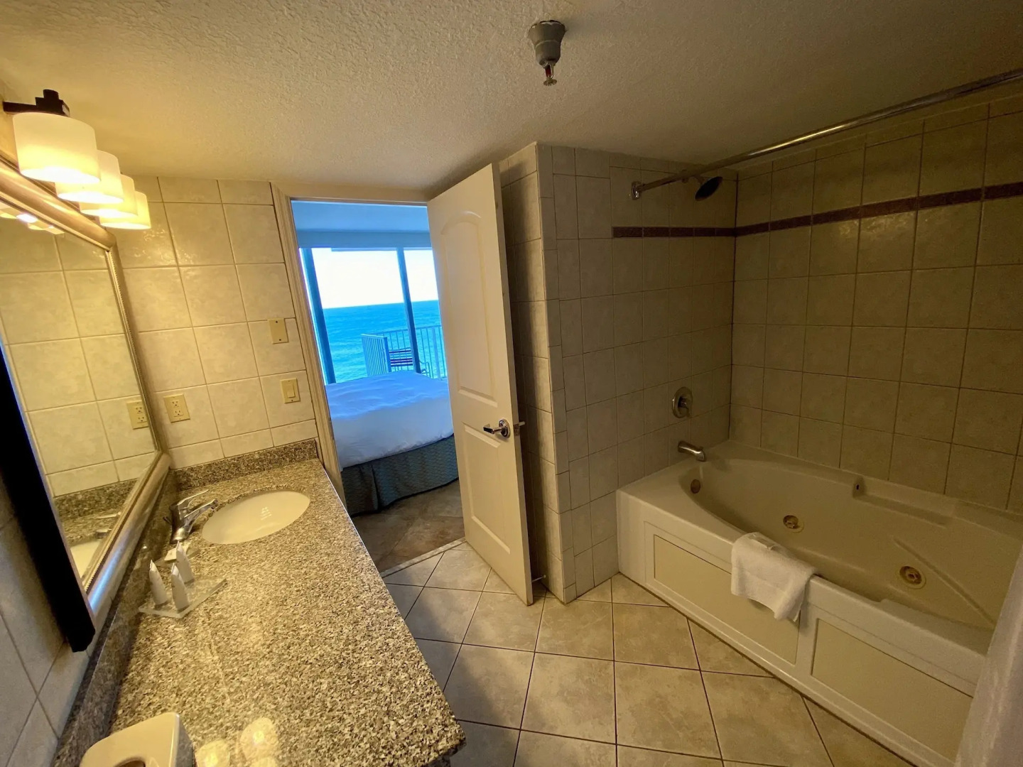 Radisson Suite Hotel Oceanfront