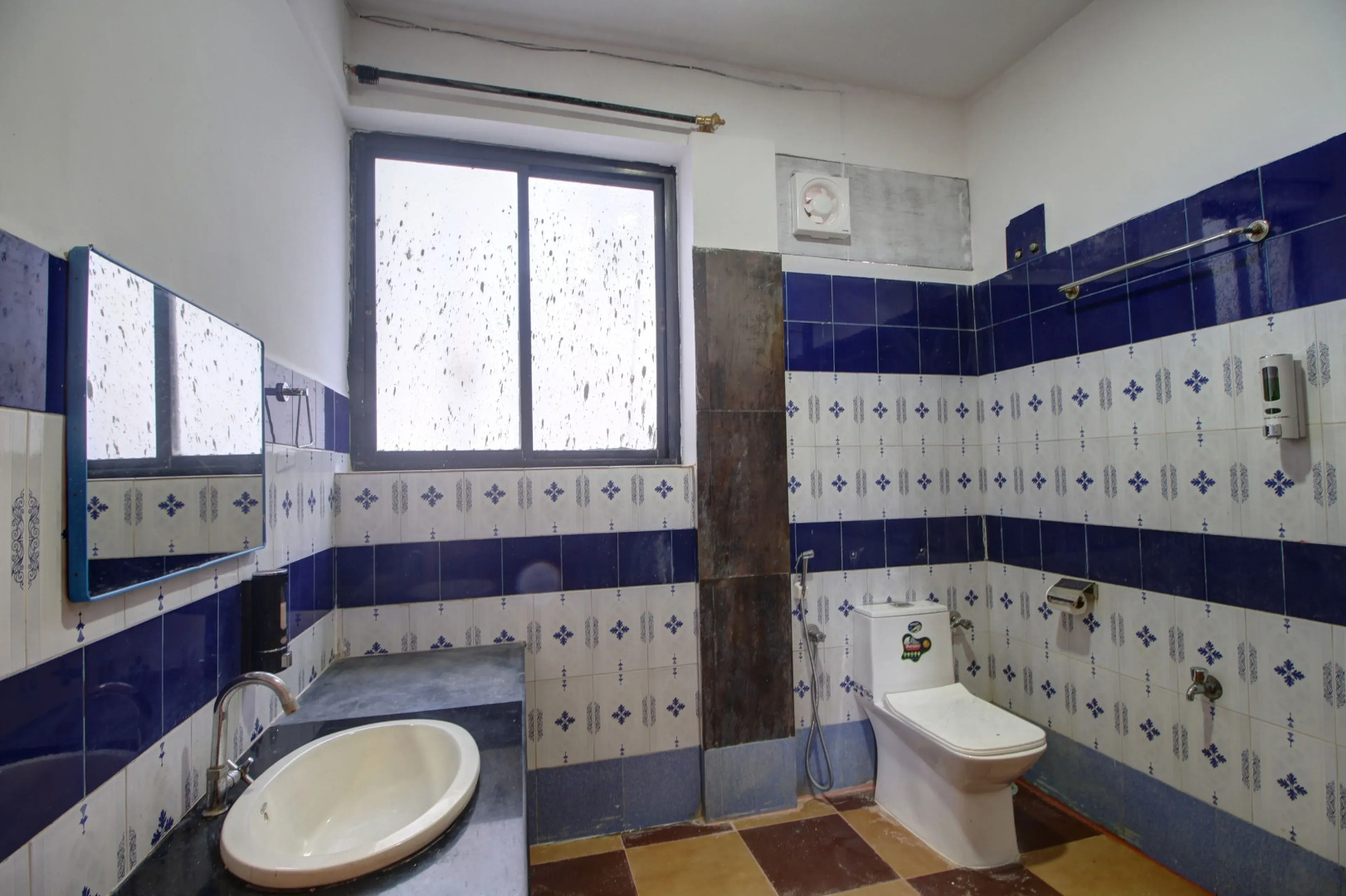 Hotel Pleasure Inn near Turtle Beach- Morjim