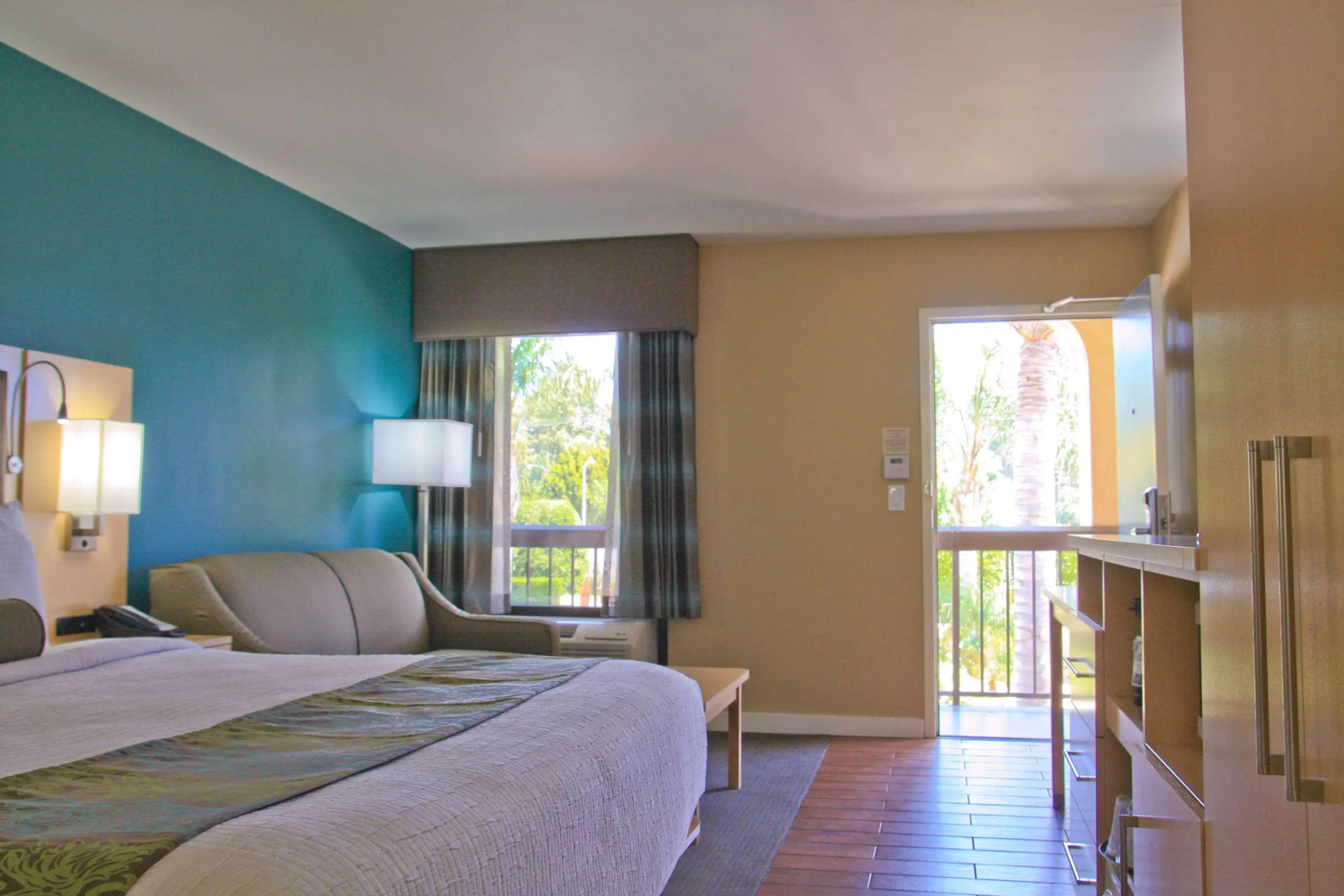 Best Western Plus South Coast Inn