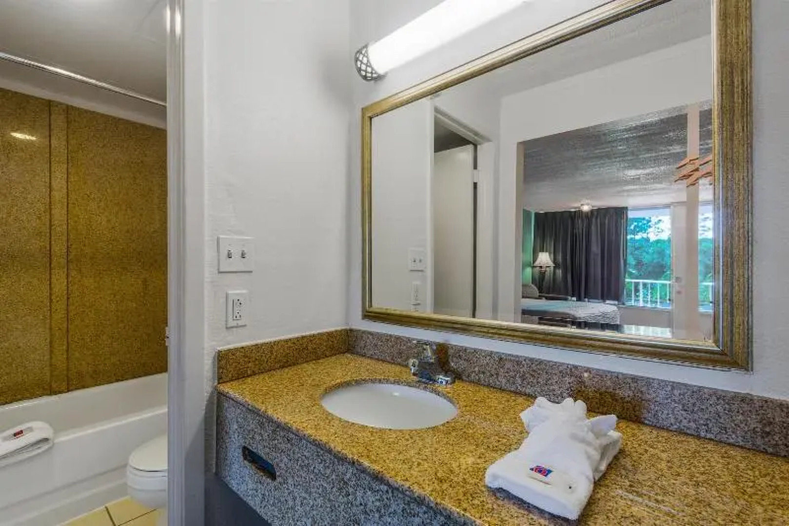 Hometowne Studios By Red Roof Vero Beach - I-95