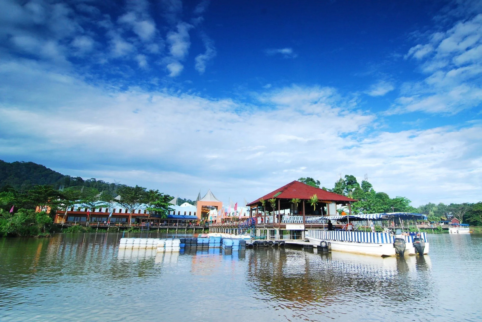 Bukit Merah Laketown Resort
