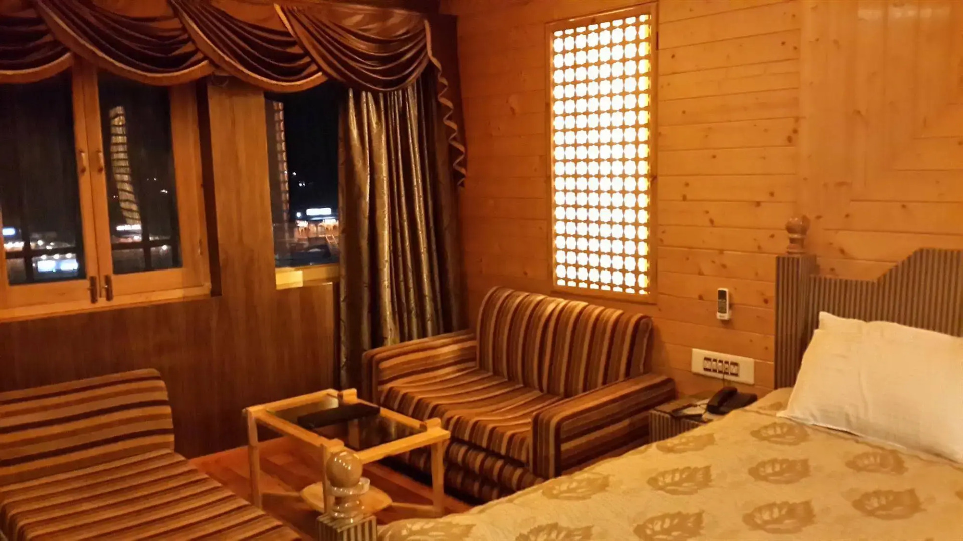 Shamyana Lodge and Restaurant